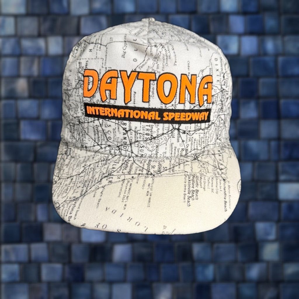 Vintage VINTAGE Daytona International Speedway Map Print Snapback Hat Men One Size White Adjustable Snapback USA Swingster Size ONE SIZE - 1 Thumbnail