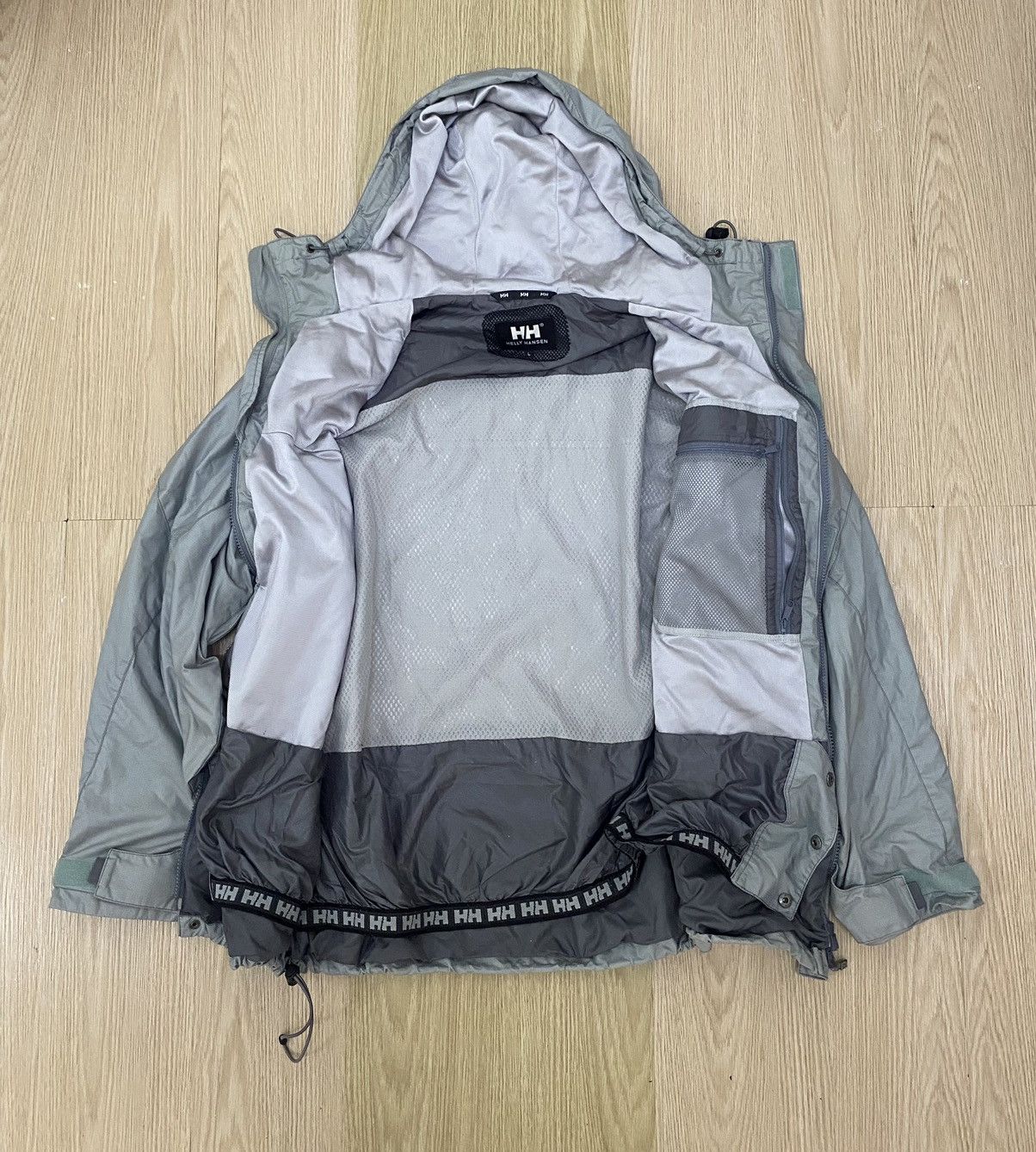 Helly Hansen Helly Hansen waterproof outdoor jacket Size US L / EU 52-54 / 3 - 10 Thumbnail