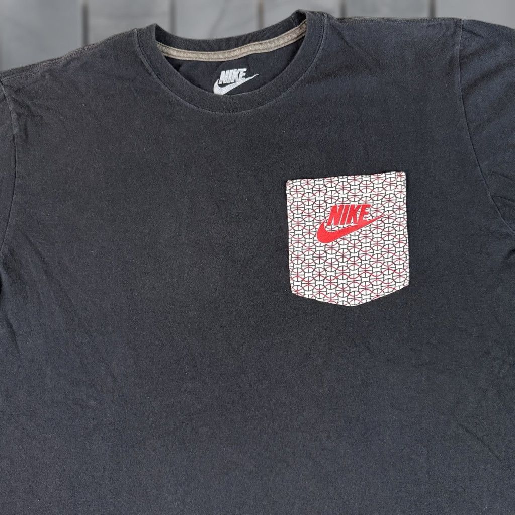 Nike VINTAGE Nike T Shirt Adult XL Black Pocket Logo Cotton Casual Everyday Essential Swoosh Mens Size US XL / EU 56 / 4 - 1 Thumbnail