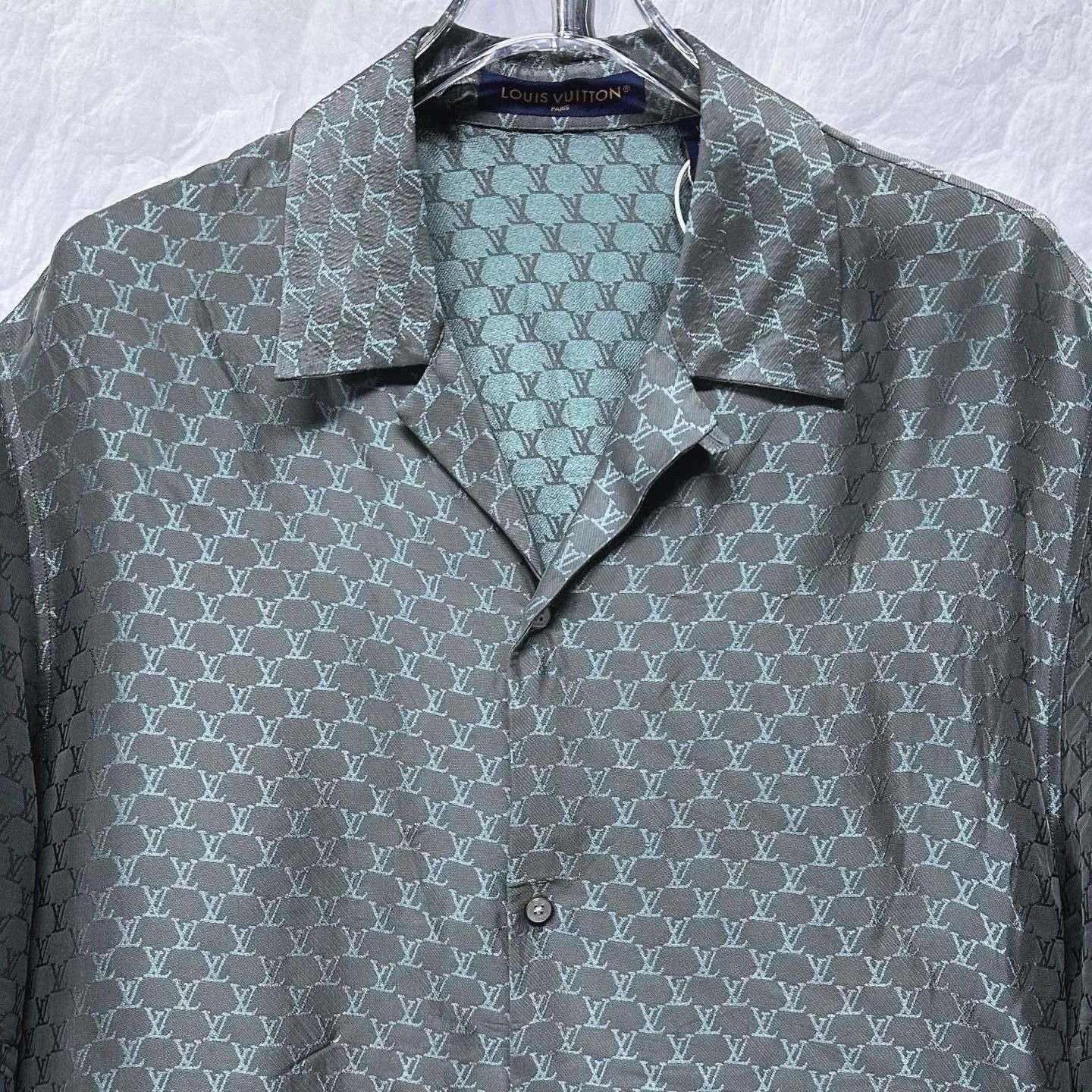 Louis Vuitton louis vuitton fw24 short sleeve logo shirt Size US L / EU 52-54 / 3 - 4 Thumbnail