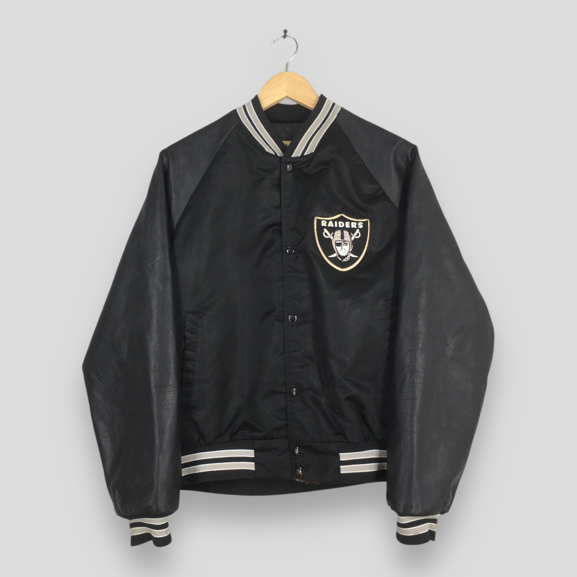 MLB Vintage Oakland Raiders NFL Bomber Satin Jacket M Size US M / EU 48-50 / 2 - 1 Thumbnail