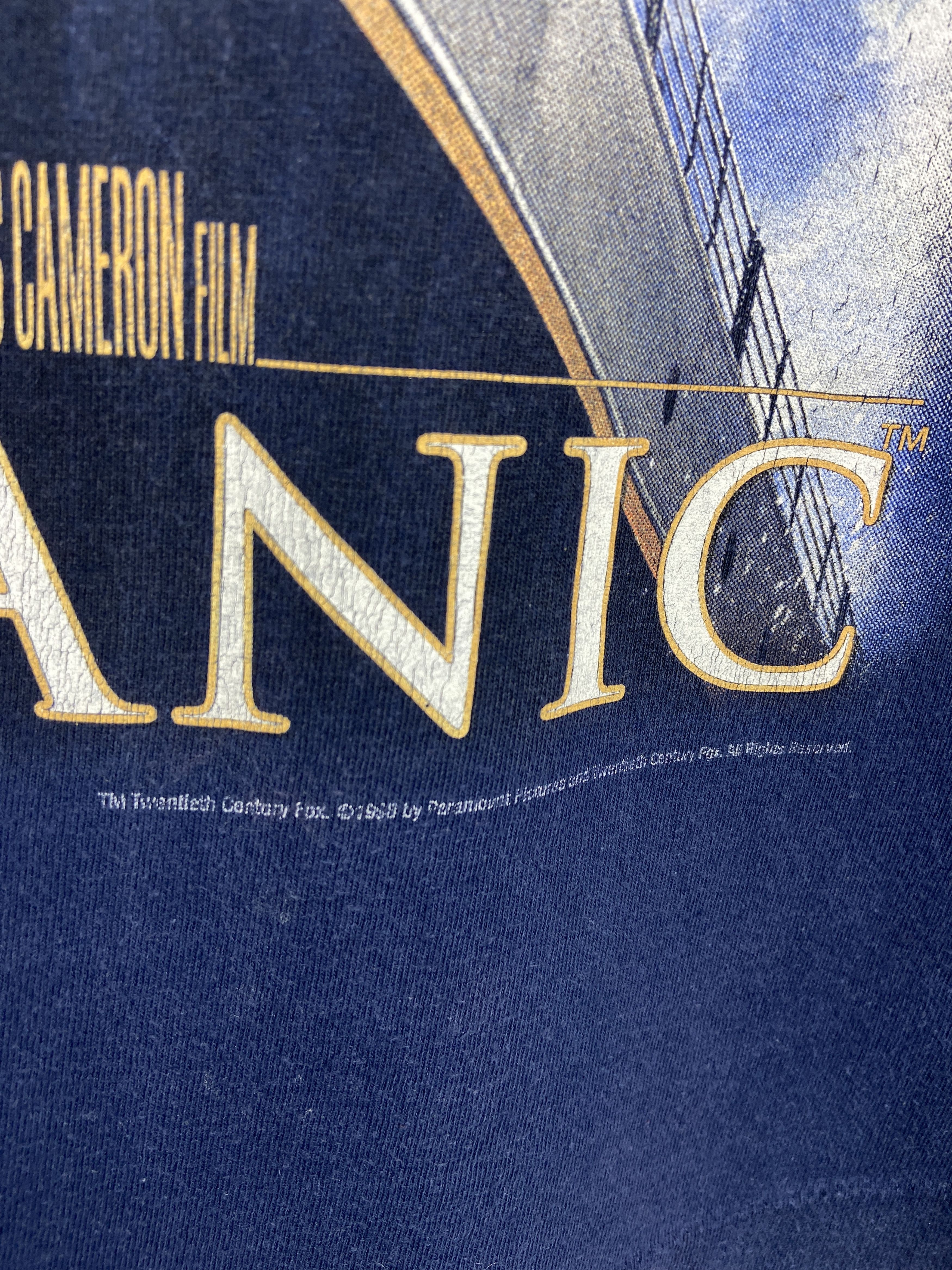 Vintage 90s Vintage Titanic James Cameron Movie Graphic T Shirt Tee Size US S / EU 44-46 / 1 - 3 Thumbnail