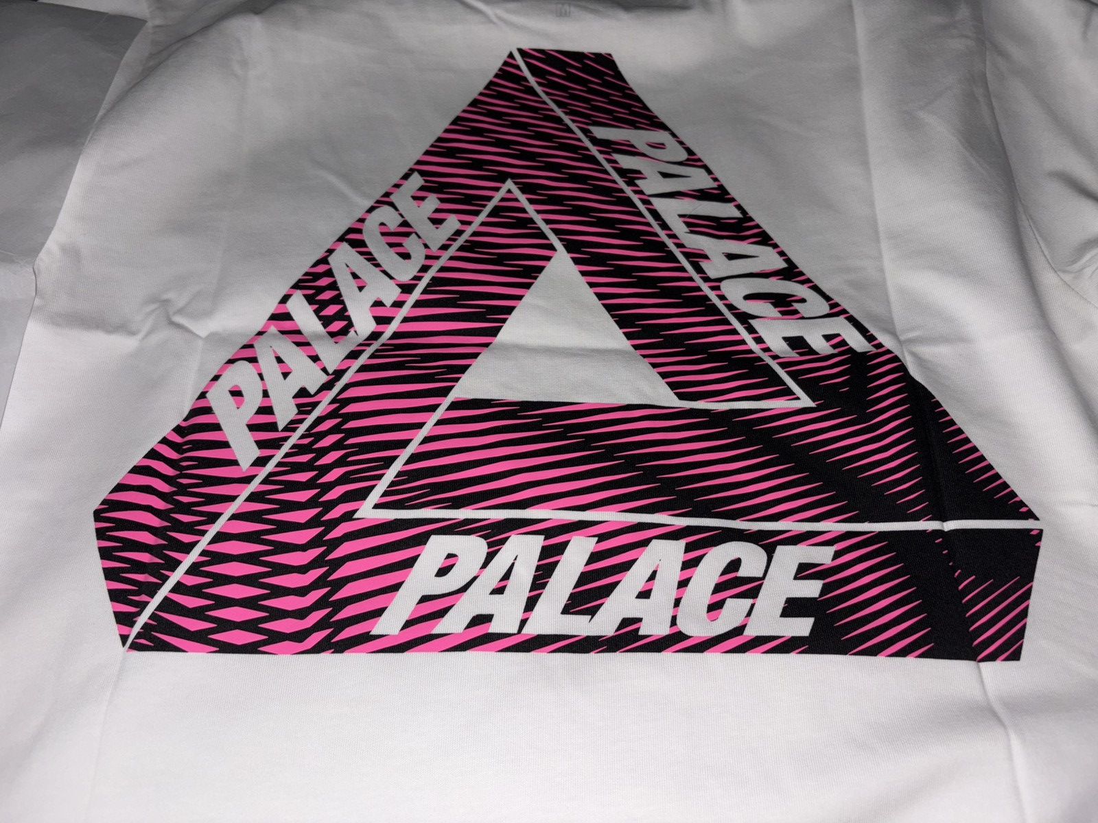 Palace Palace Tri-Vex T-Shirt White Pink Size US M / EU 48-50 / 2 - 1 Thumbnail
