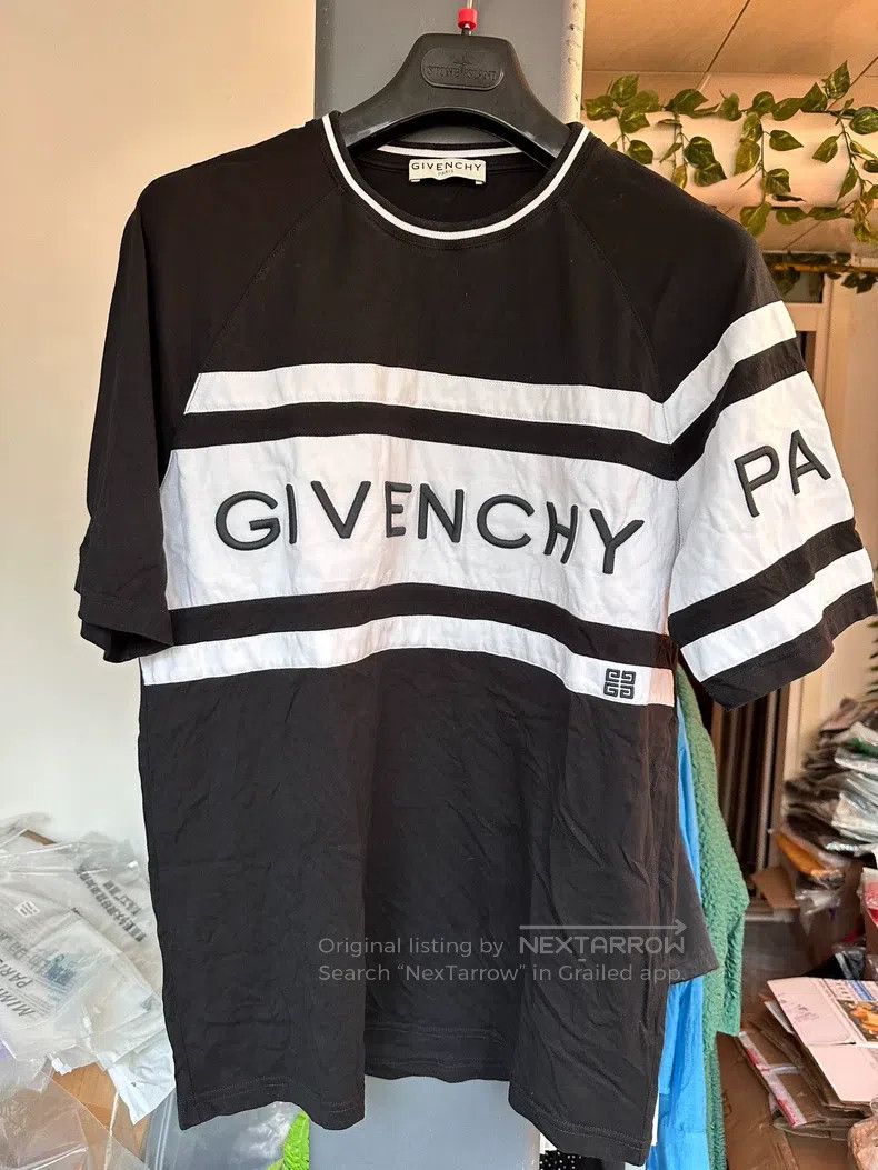 Givenchy Givenchy Classic Black and White Letter Logo Raglan Short Size US L / EU 52-54 / 3 - 1 Thumbnail