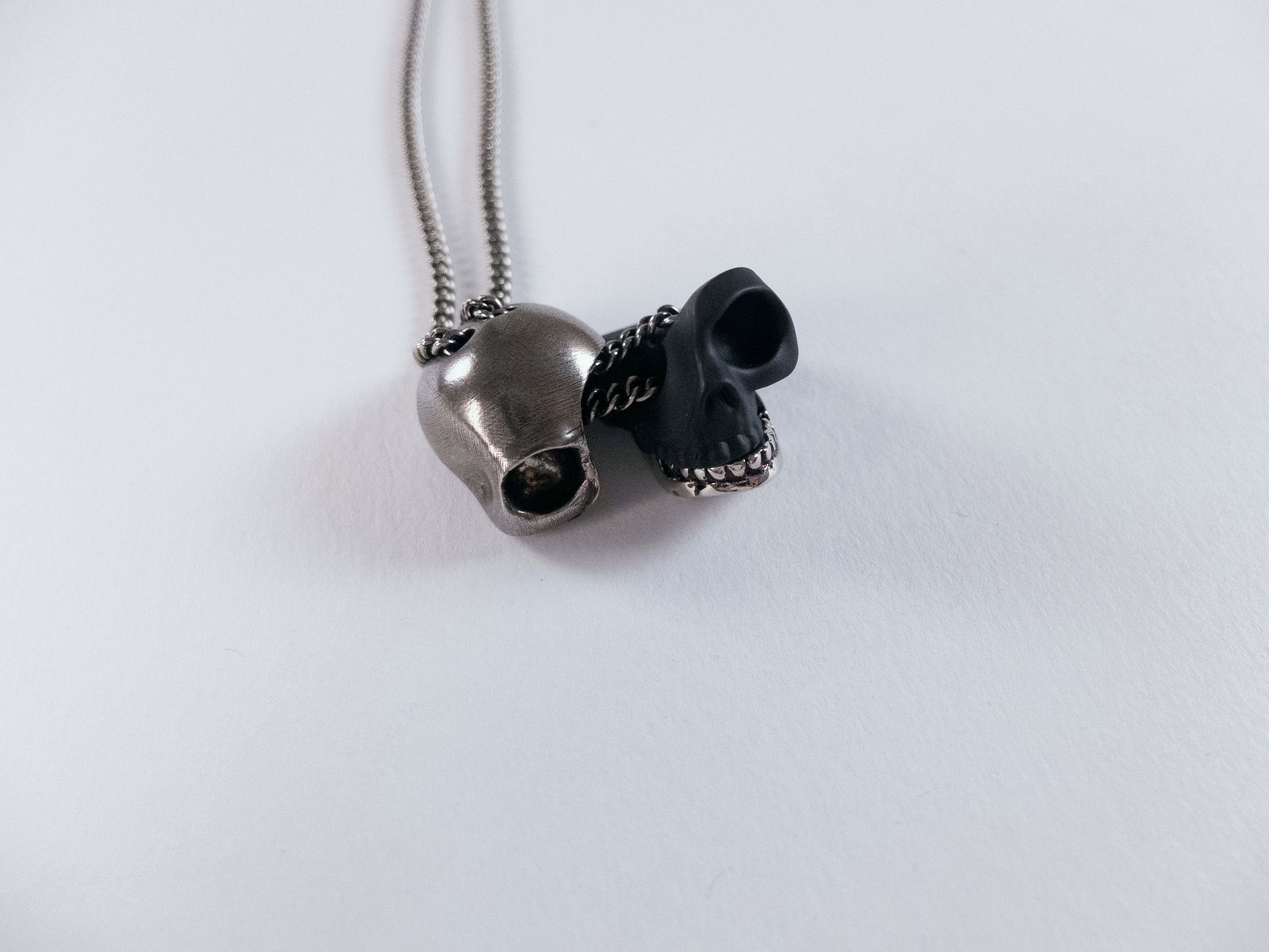 Alexander McQueen ALEXANDER MCQUEEN split skull silver tone pendant necklace Size ONE SIZE - 8 Thumbnail