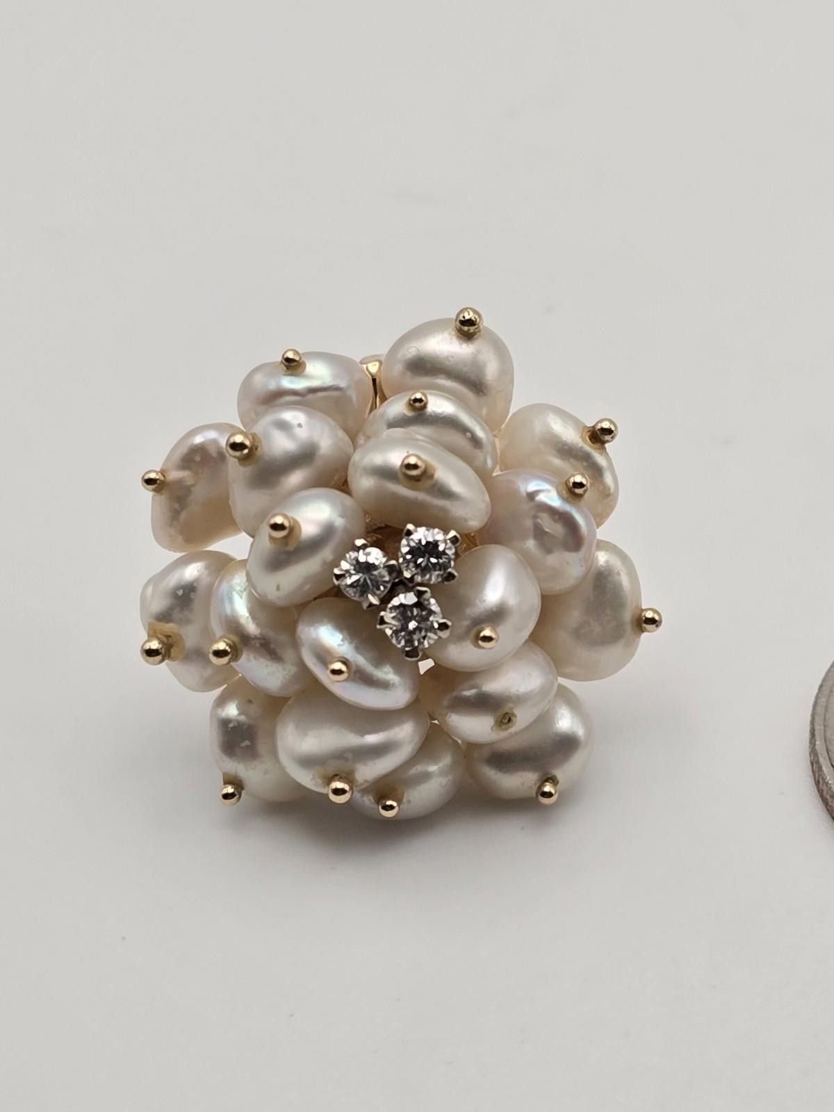 Other Vintage 14k Yellow Gold Pearl Cluster Earrings w/ Diamonds Size ONE SIZE - 3 Thumbnail