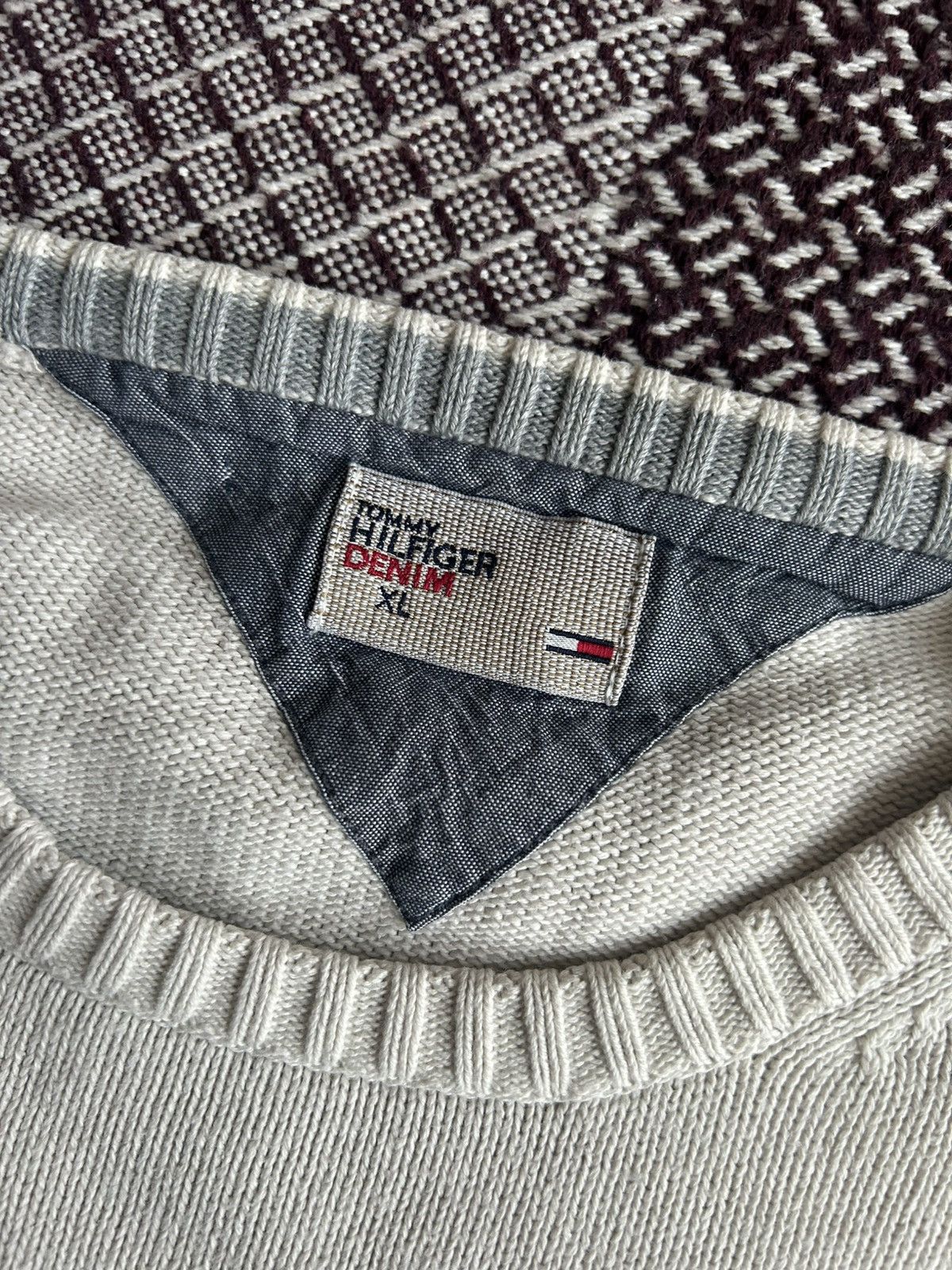 Tommy Hilfiger Vintage Tommy Hilfiger Denim Big Logo Heavy Sweater Size XL Size US XL / EU 56 / 4 - 4 Thumbnail