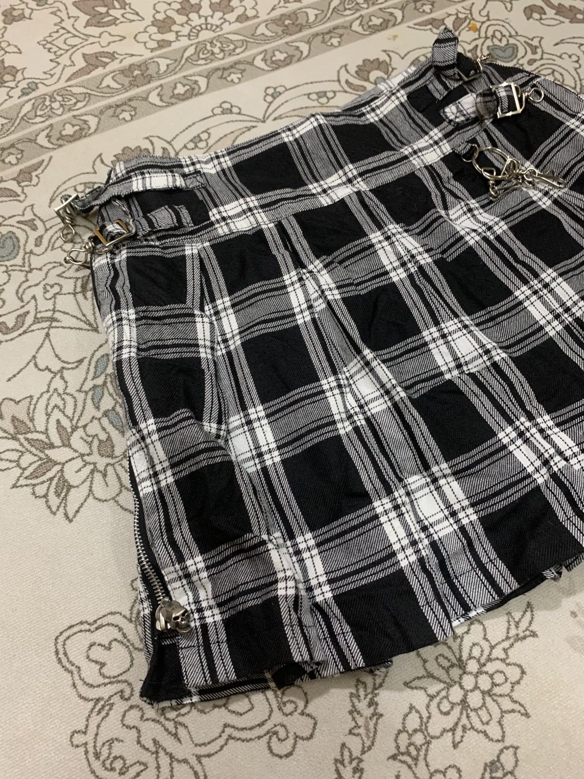 If Six Was Nine MAD PUNKS GIRLS TARTAN SKIRT Size 26" / US 2 / IT 38 - 2 Thumbnail