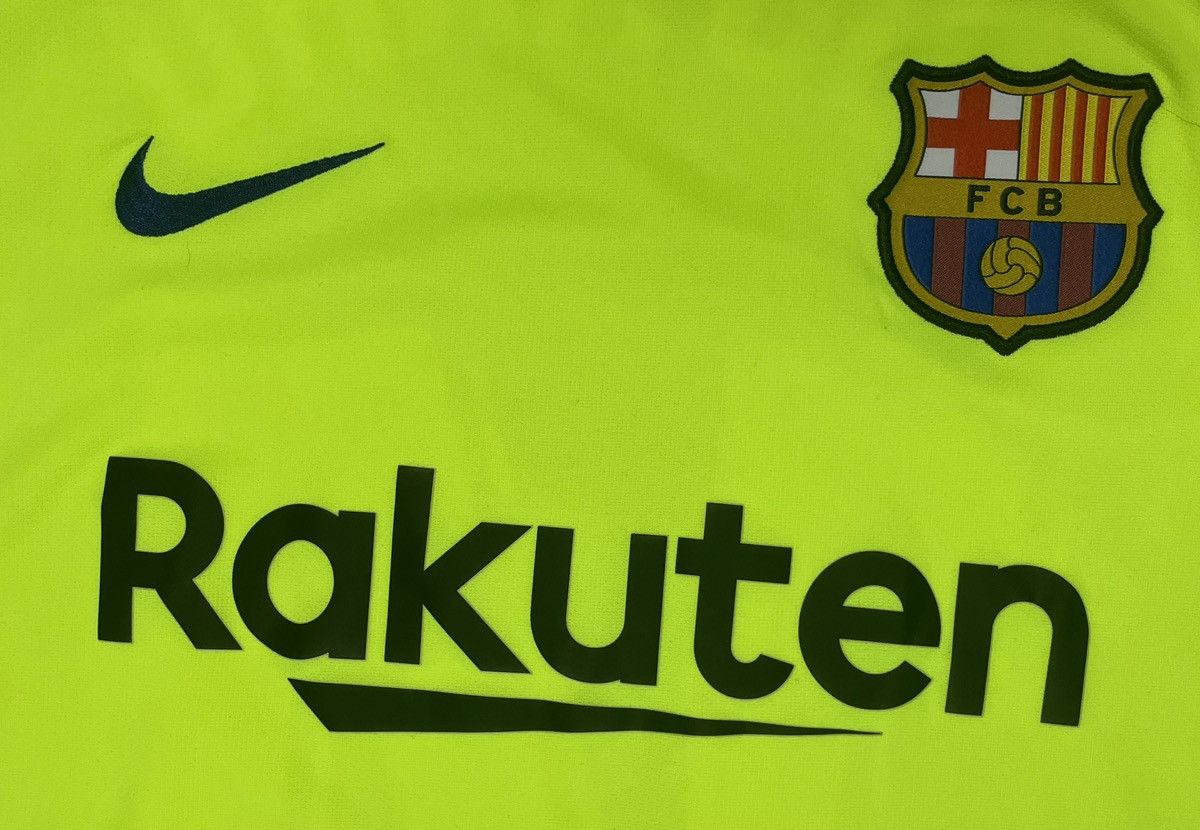 Nike Nike FC Barcelona Jersey #14 Coutinho UNICEF 20182019 Size L Size US L / EU 52-54 / 3 - 2 Thumbnail