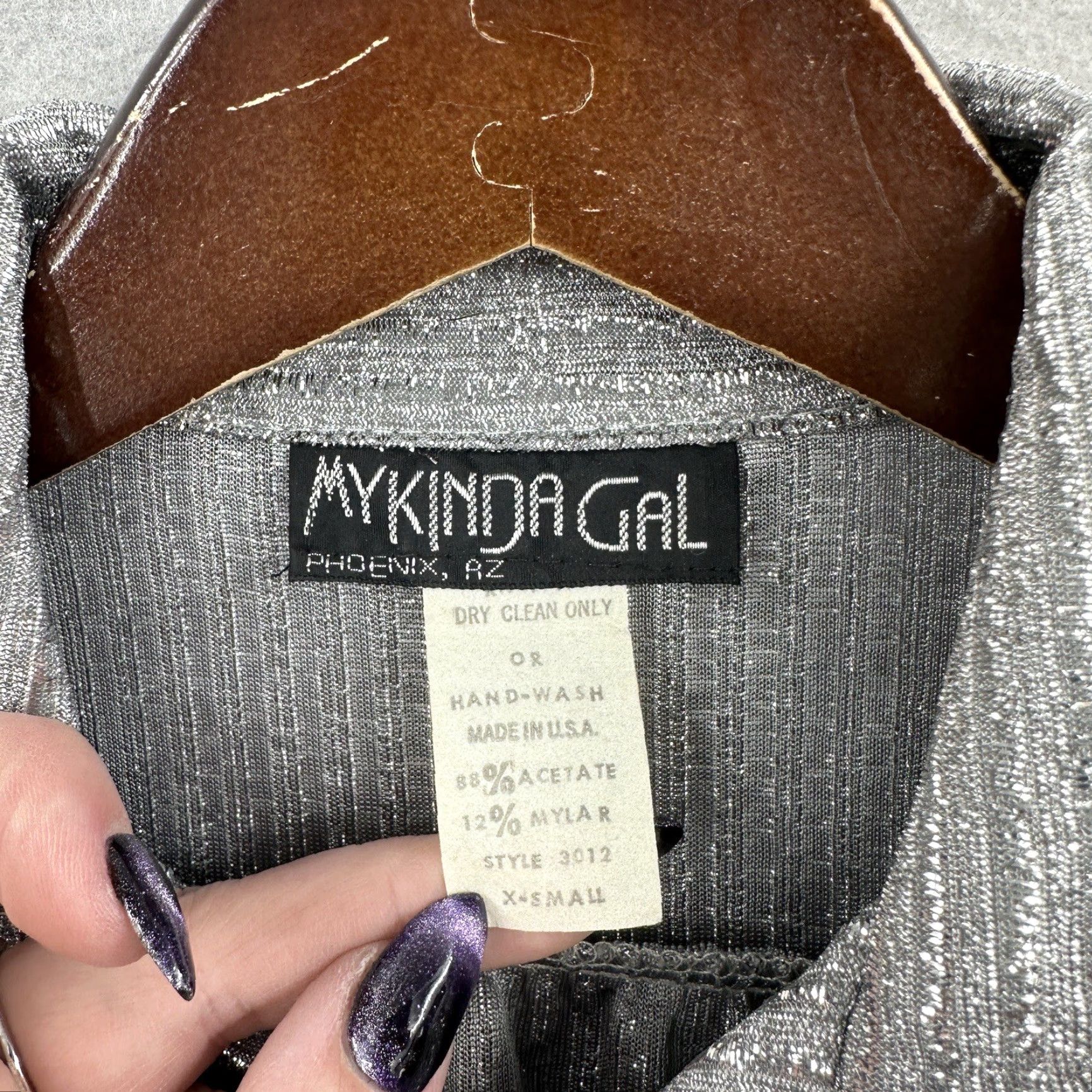 Vintage VTG My Kinda Gal Blouse Women XS Metallic Phoenix Arizona USA Cottagecore Button Shirt Women XS Silver 1970s Disco Size XS / US 0-2 / IT 36-38 - 7 Thumbnail