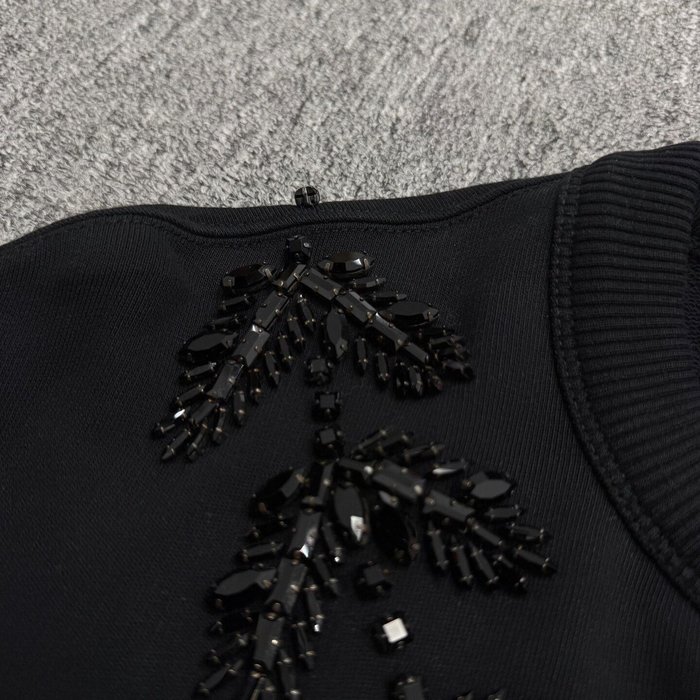 Burberry burberry embellished black sweatshirt in xl. Size US XL / EU 56 / 4 - 4 Thumbnail