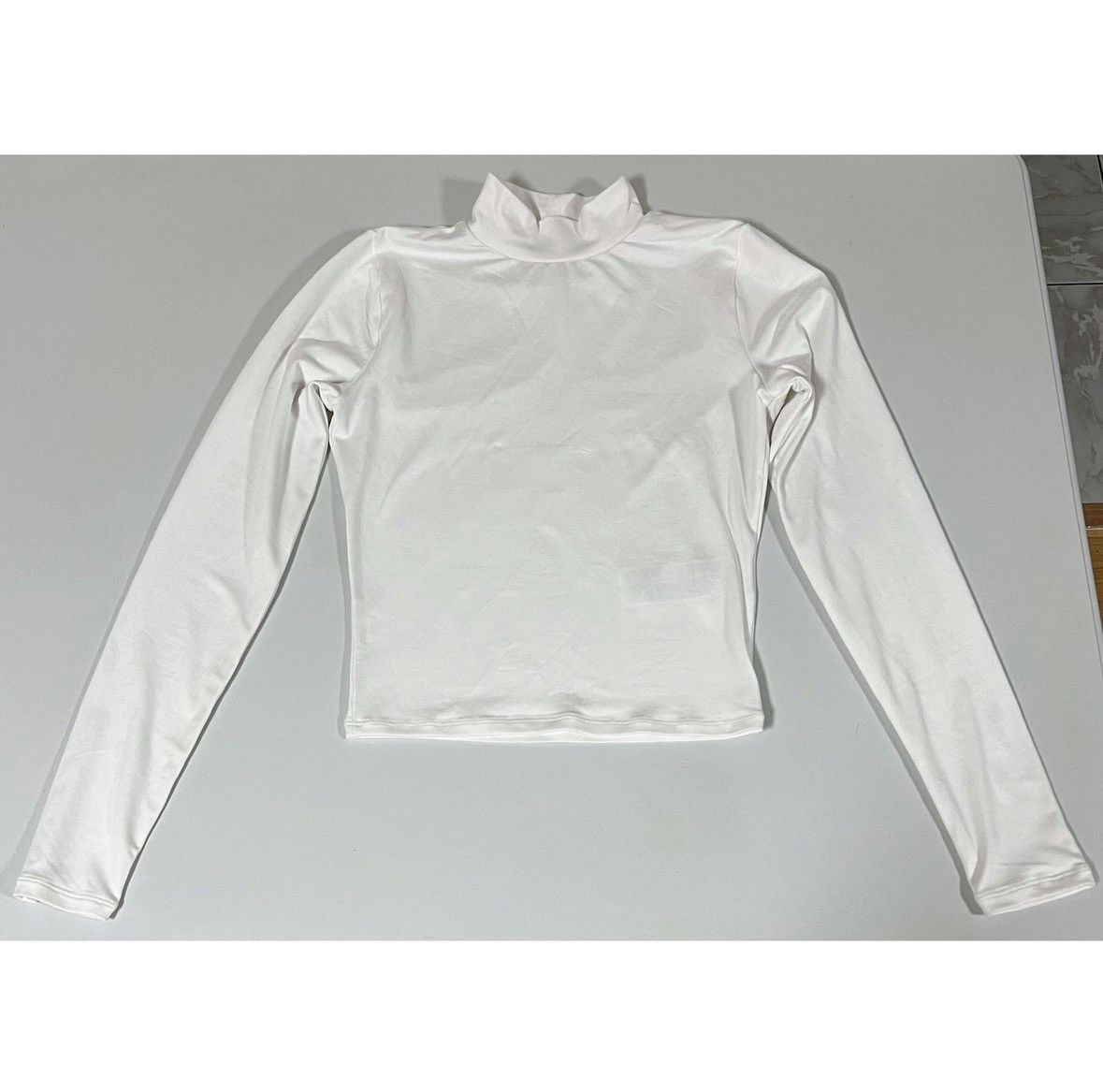 Hollister Hollister White Long Sleeve Turtleneck Top Blouse Size S 🤍✨ Size S / US 4 / IT 40 - 1 Thumbnail