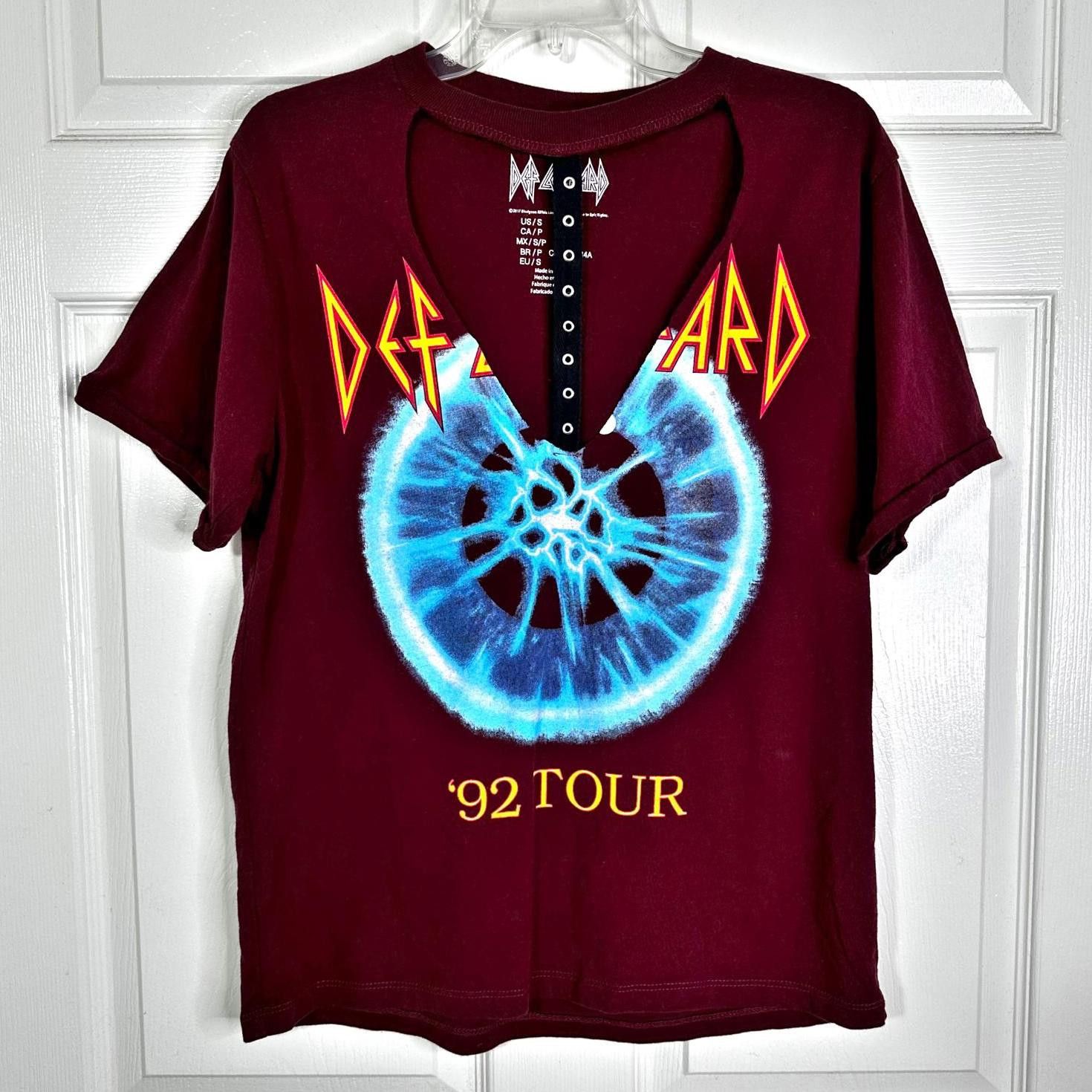 Forever 21 Def Leppard 92' Tour Cut Out Graphic T-Shirt Women's S Size S / US 4 / IT 40 - 2 Thumbnail