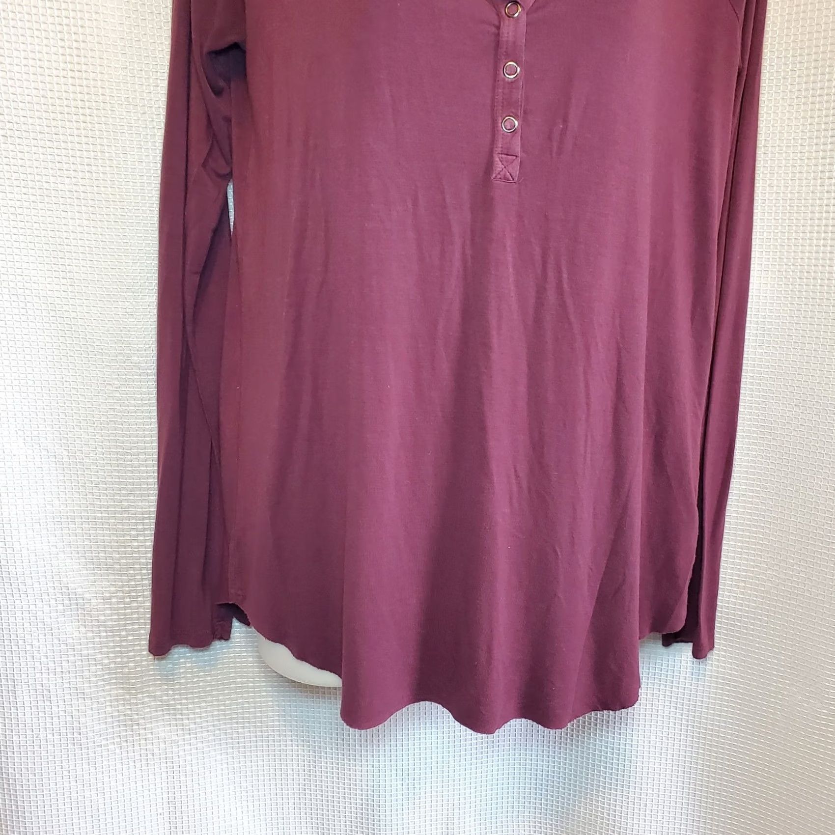 American Eagle Outfitters American Eagle Outfitters T-Shirt Jersey Long Sleeve Maroon Button Front M Women's Regular Size Modern, Casual, Preppy Size M / US 6-8 / IT 42-44 - 4 Thumbnail