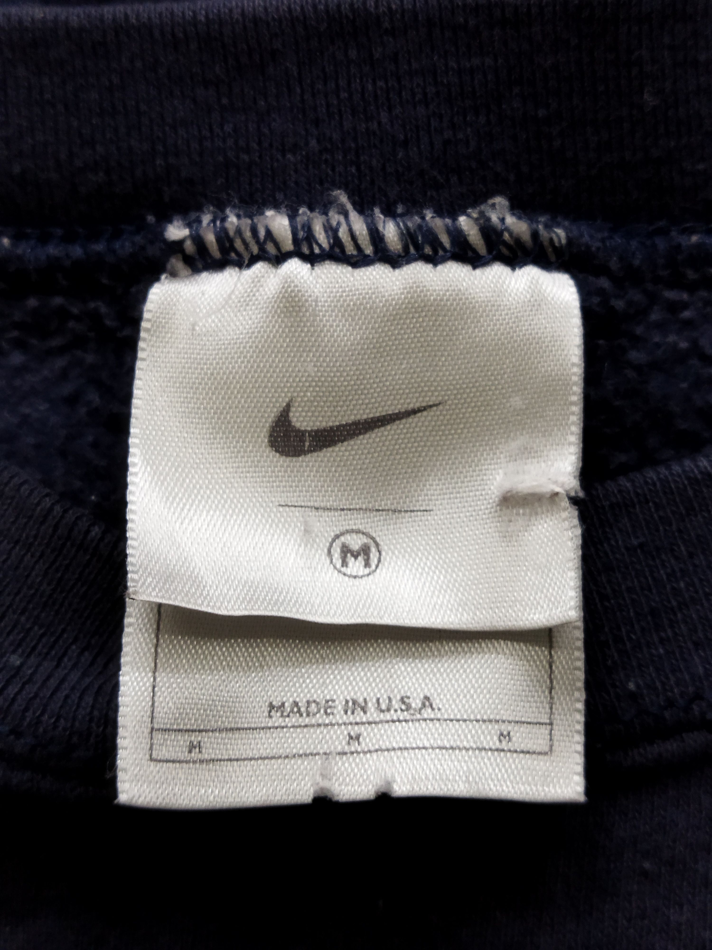 Nike Vintage Nike Small Embroidered Swoosh Cewneck Size US L / EU 52-54 / 3 - 3 Thumbnail