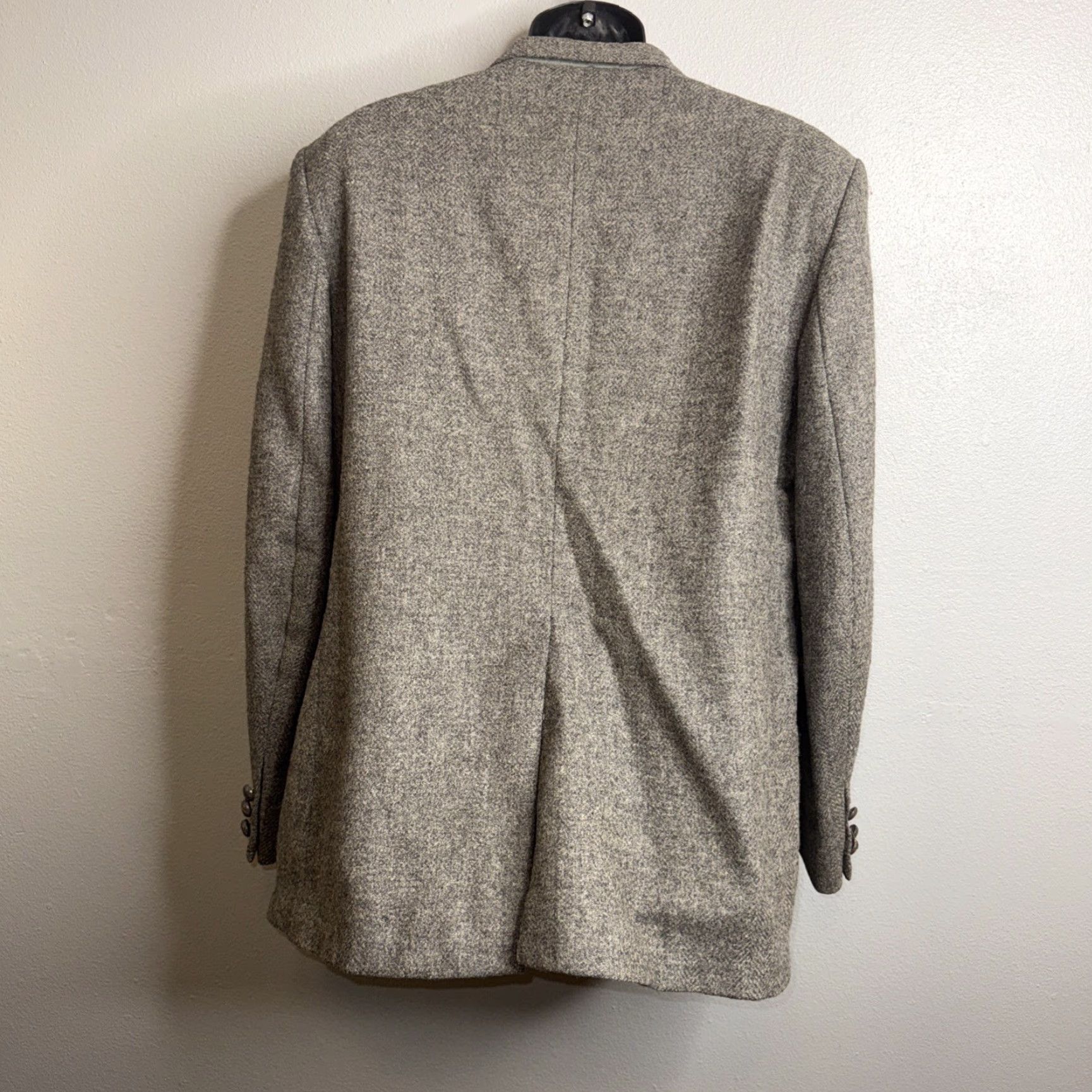 Farah Vtg Farah WFF Blazer Men 44R Gray Herringbone 100% Wool Tweed 2 Button Notch Lapel Single-Breasted Vintage Classic Modern Size 44R - 5 Thumbnail