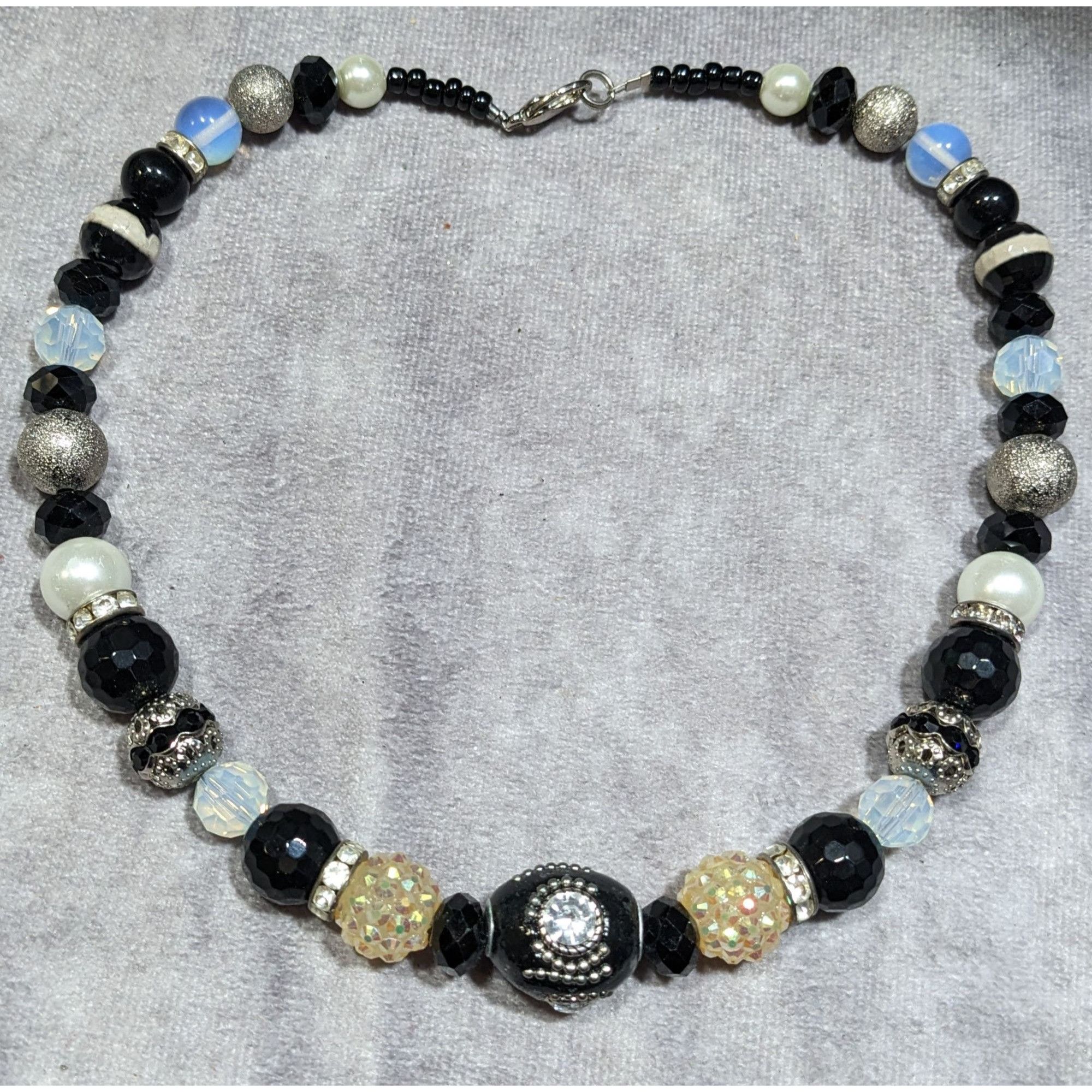 Handmade Handmade Glam Goth Black And White Beaded Necklace Size ONE SIZE - 5 Thumbnail