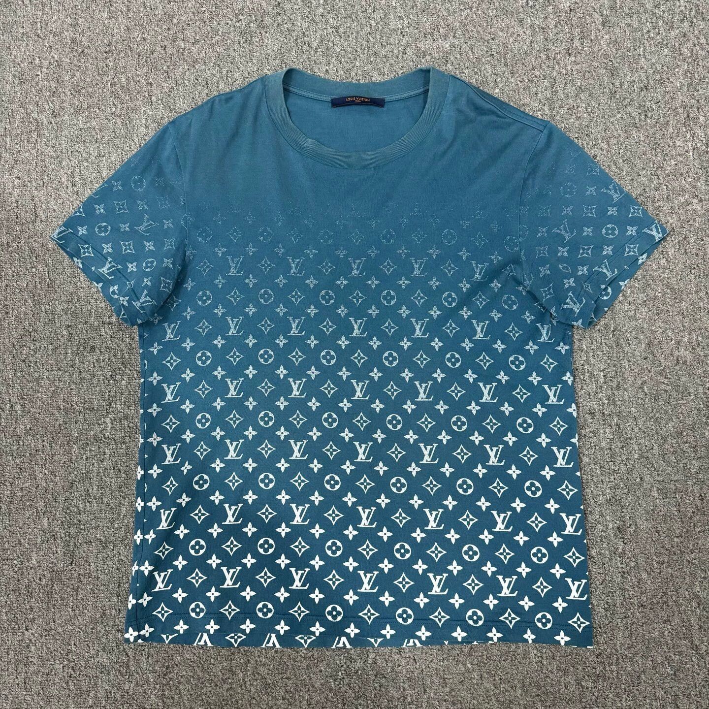 Louis Vuitton LV blue allover print gradient short sleeve M 95new Size US M / EU 48-50 / 2 - 1 Thumbnail