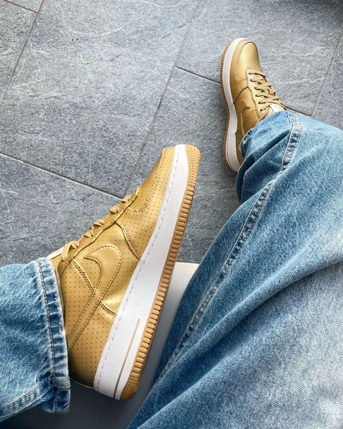 Nike Gold shoes Nike air force 1 low lv8 gs Size US 6 / EU 39 - 2 Thumbnail
