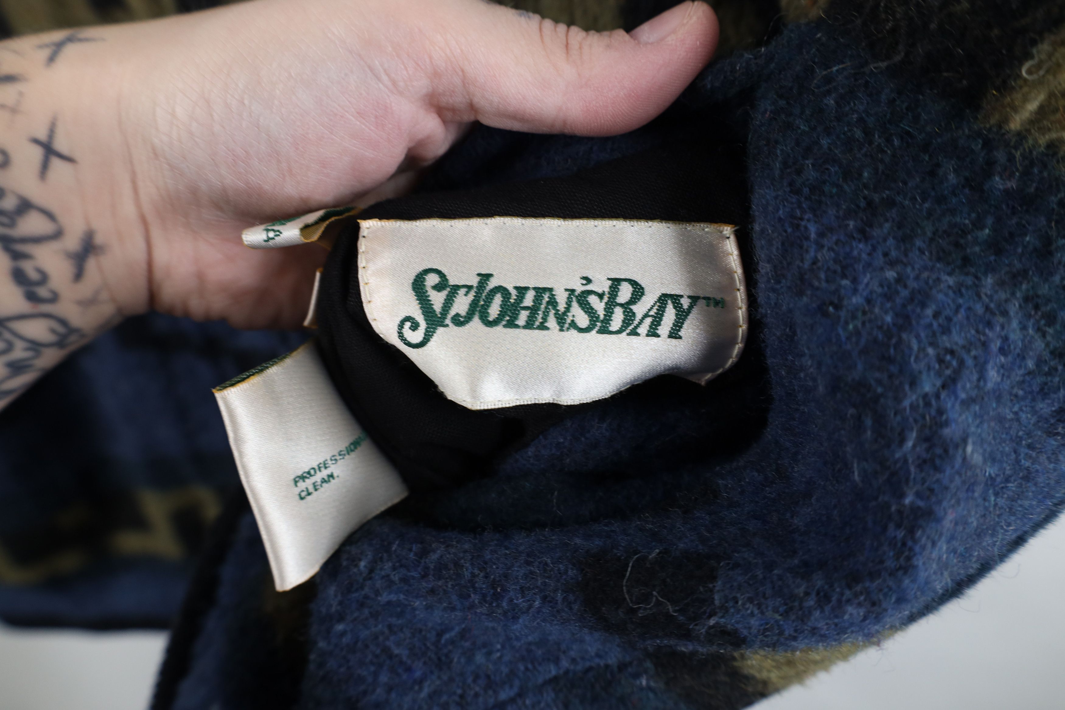 Vintage Vintage 90s Streetwear Reversible Blanket Southwestern Vest Size US XXL / EU 58 / 5 - 6 Thumbnail