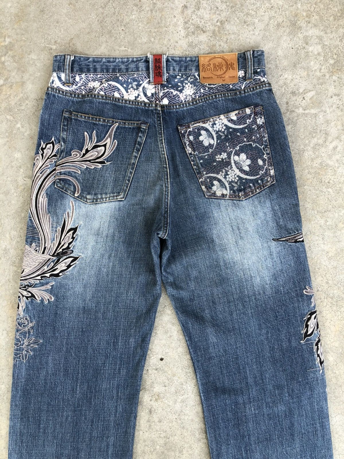 Karakuri Tamashii Karakuri Tamashii Embroidered Jeans Distressed Denim Size US 33 - 8 Thumbnail