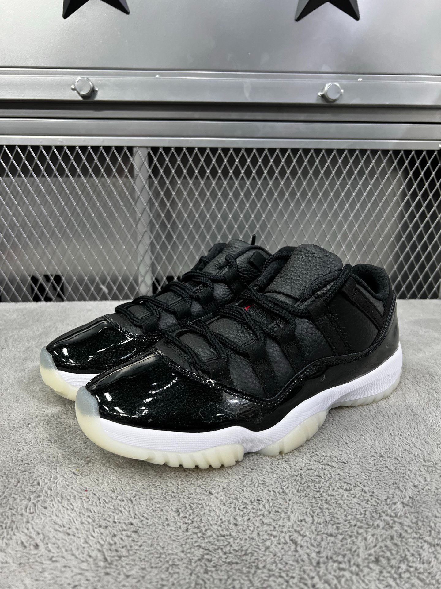 Nike Nike Retro Lowtop Sneakers 42 Men Size US 9 / EU 42 - 1 Thumbnail