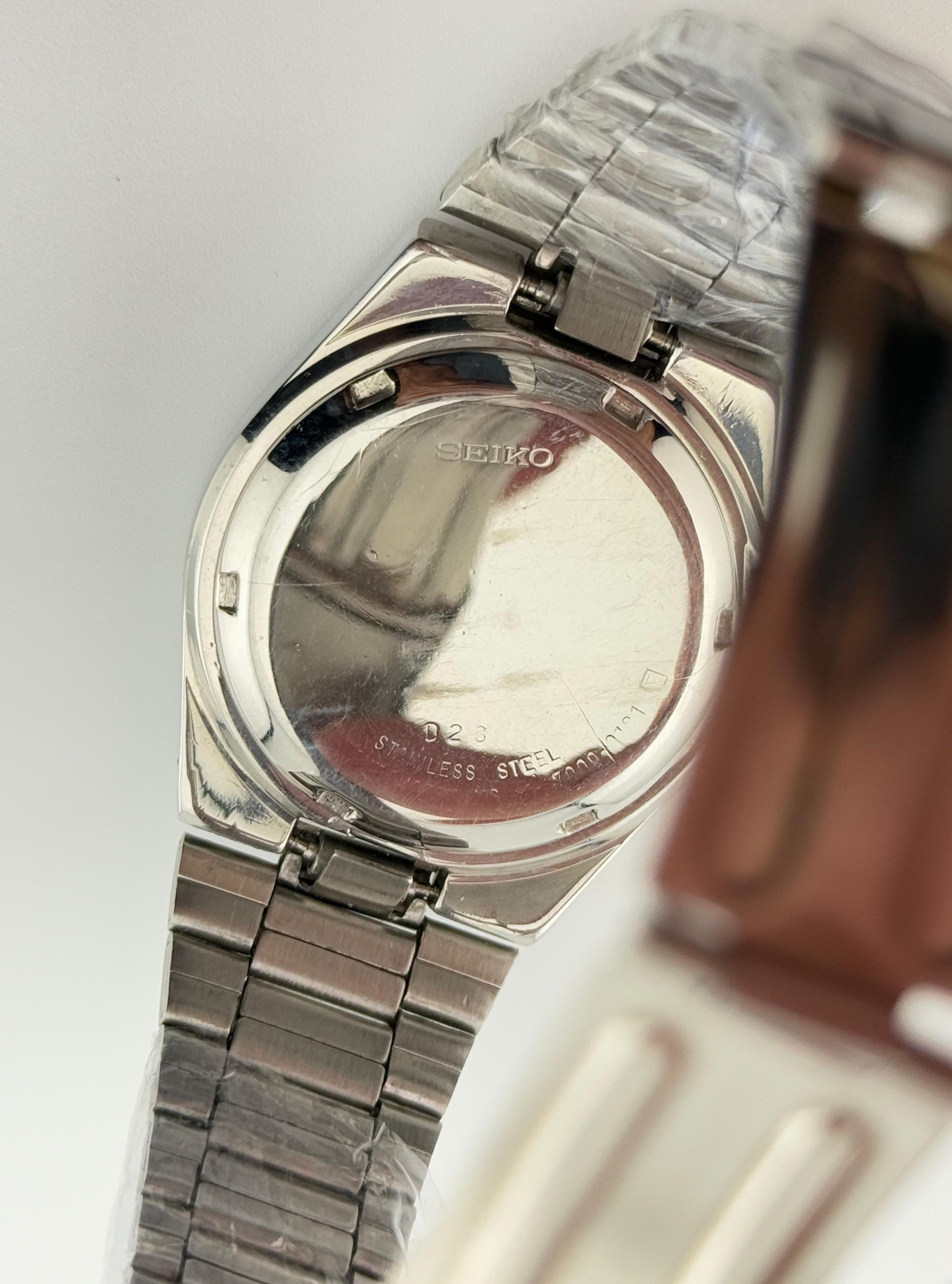 Seiko Classic Men's Wrist Watch Size 36 - 6 Thumbnail