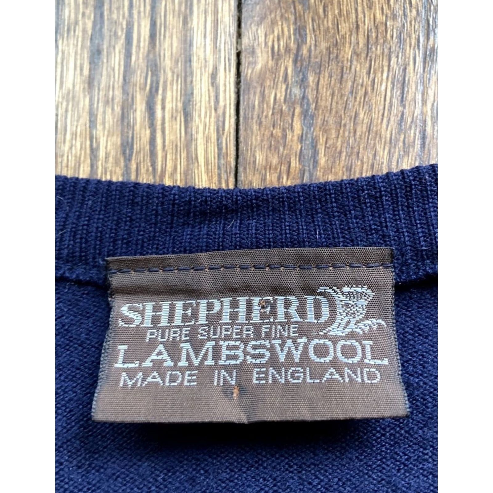 Vintage VINTAGE Shepherd Sweater Mens Small Navy Blue V Neck Lambswool Made In England Size US S / EU 44-46 / 1 - 3 Thumbnail