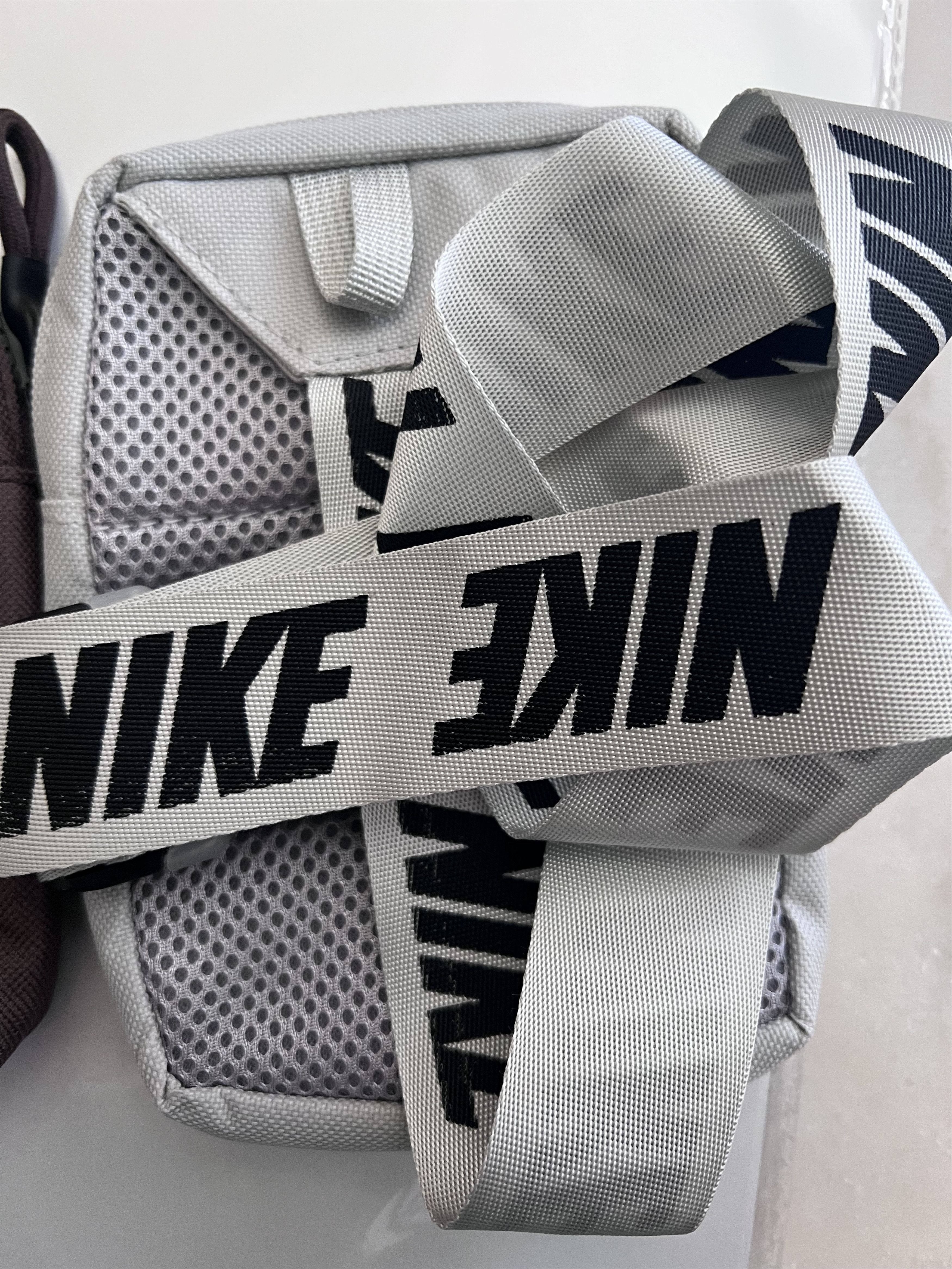 Nike Nike Sportswear Crossbody Bag Wolf Gray/Black Strap Size ONE SIZE - 2 Thumbnail