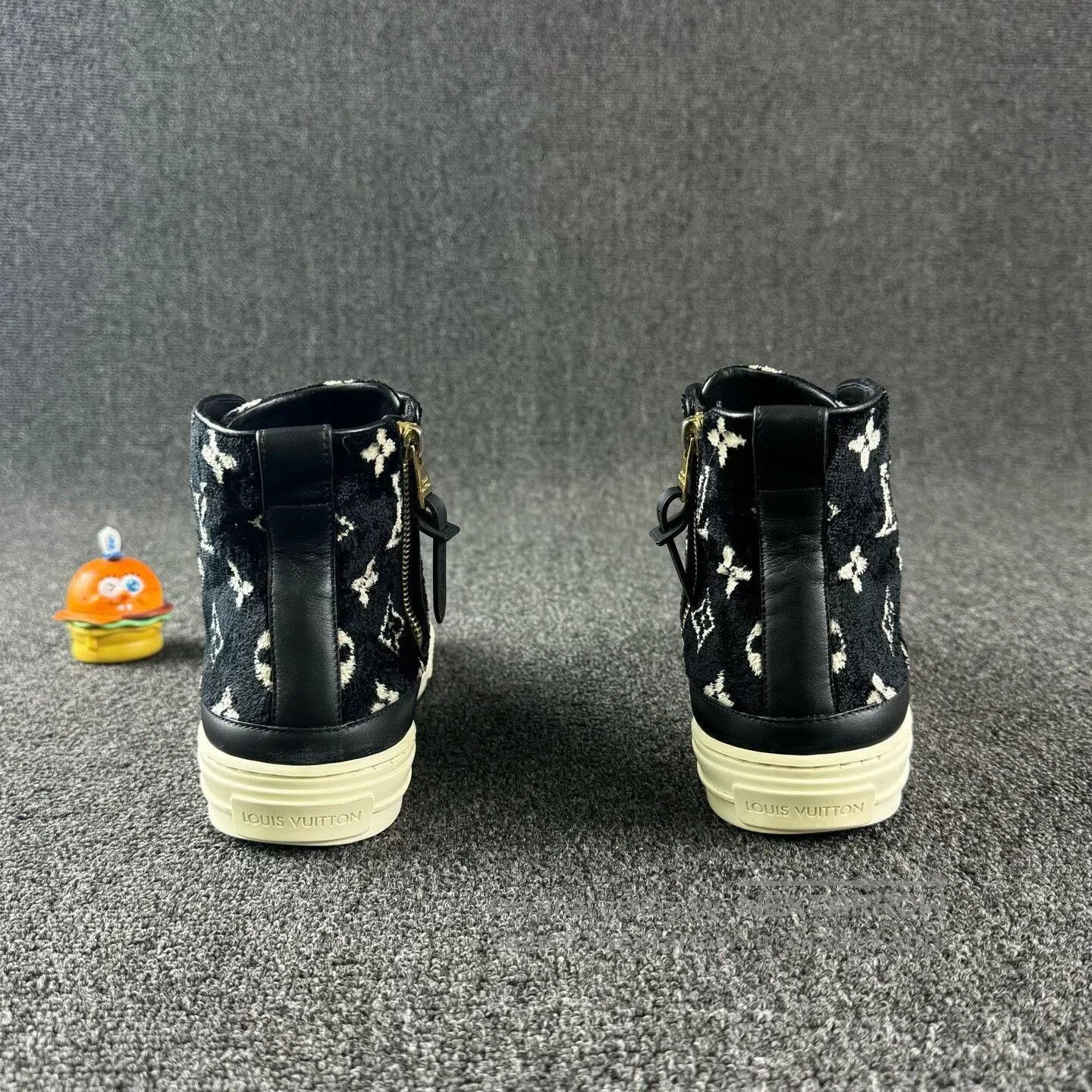 Louis Vuitton Louis Vuitton Black and White High. Size US 6 / IT 36 - 5 Thumbnail