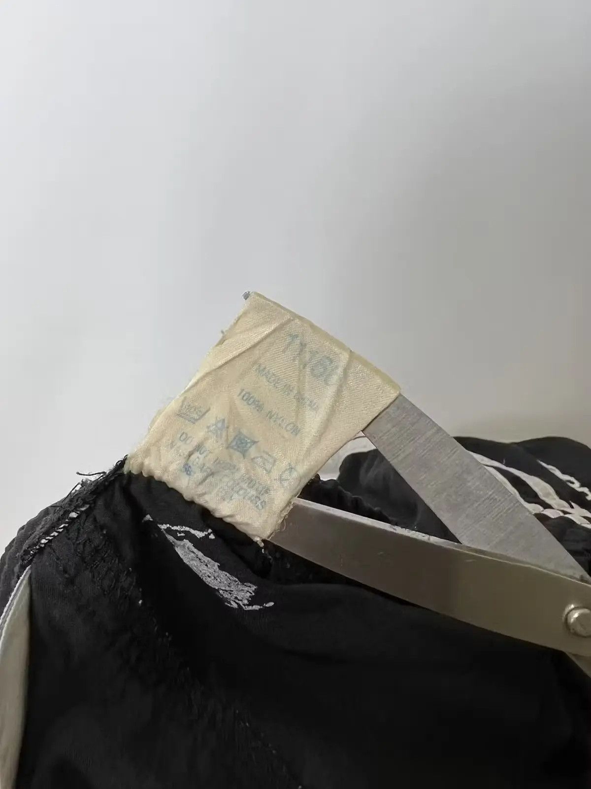Adidas × Vintage Vintage Adidas men’s shorts Size US 32 / EU 48 - 6 Thumbnail