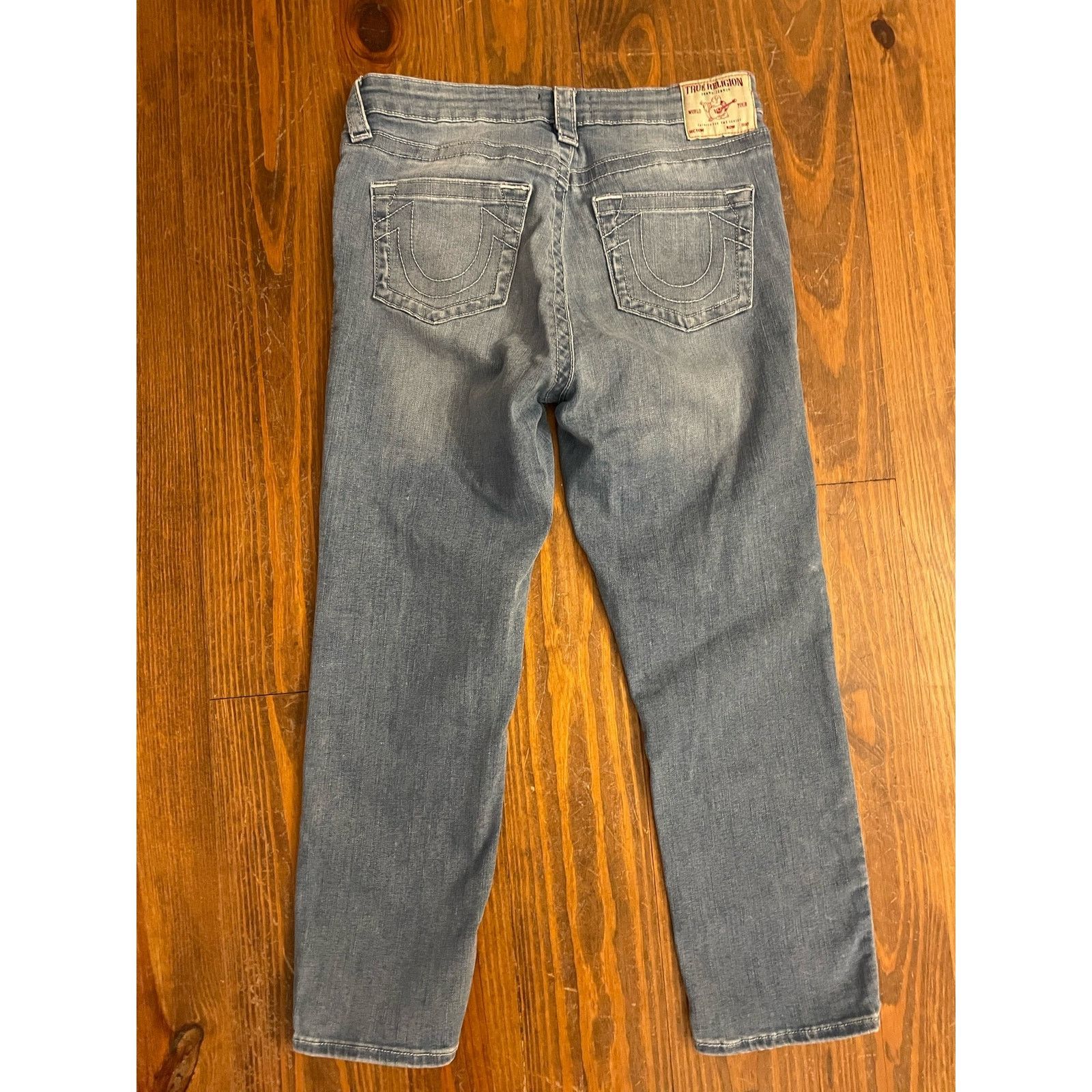 True Religion True Religion Light Wash Jennie Curvy Midrise Capri, size 30 Size 30" / US 8 / IT 44 - 6 Thumbnail