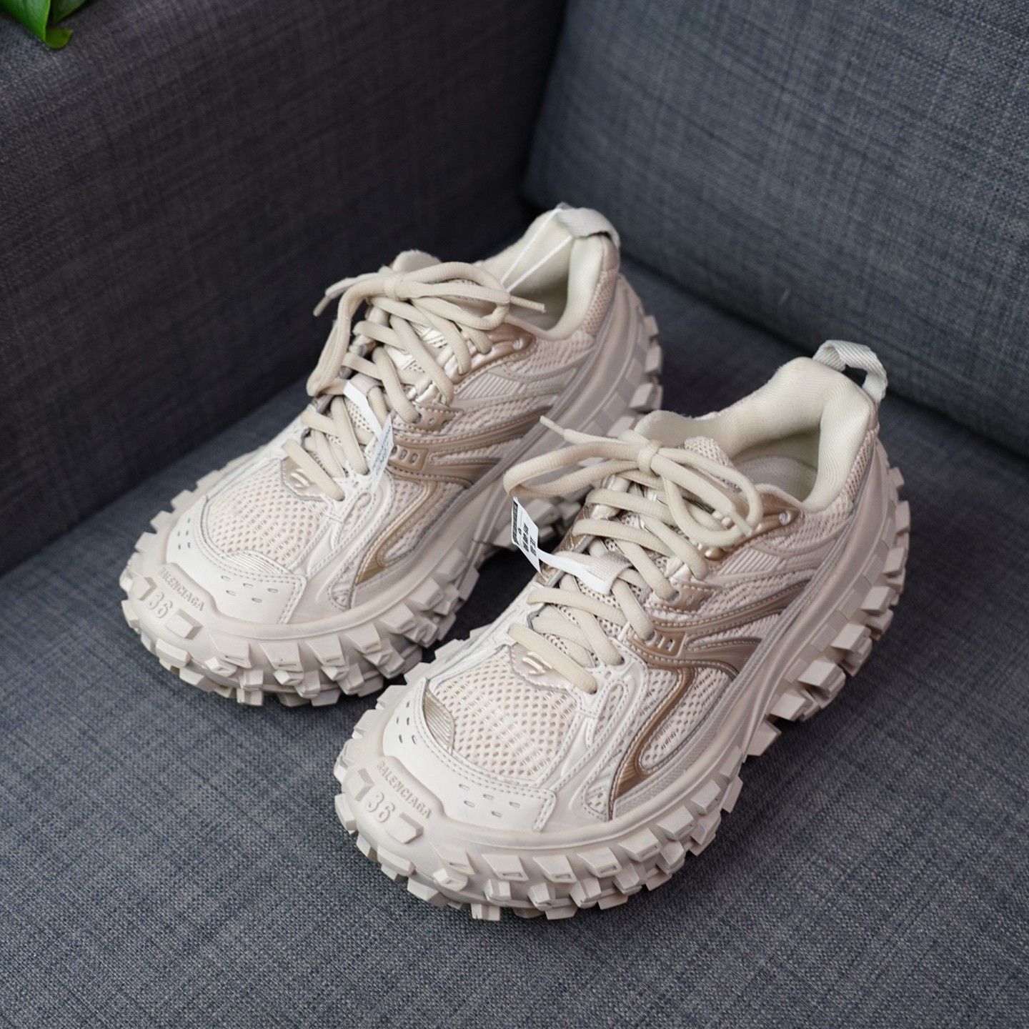 Balenciaga Balenciaga Brown Lowtop Sneakers us_6 Women Size US 6 / IT 36 - 1 Thumbnail