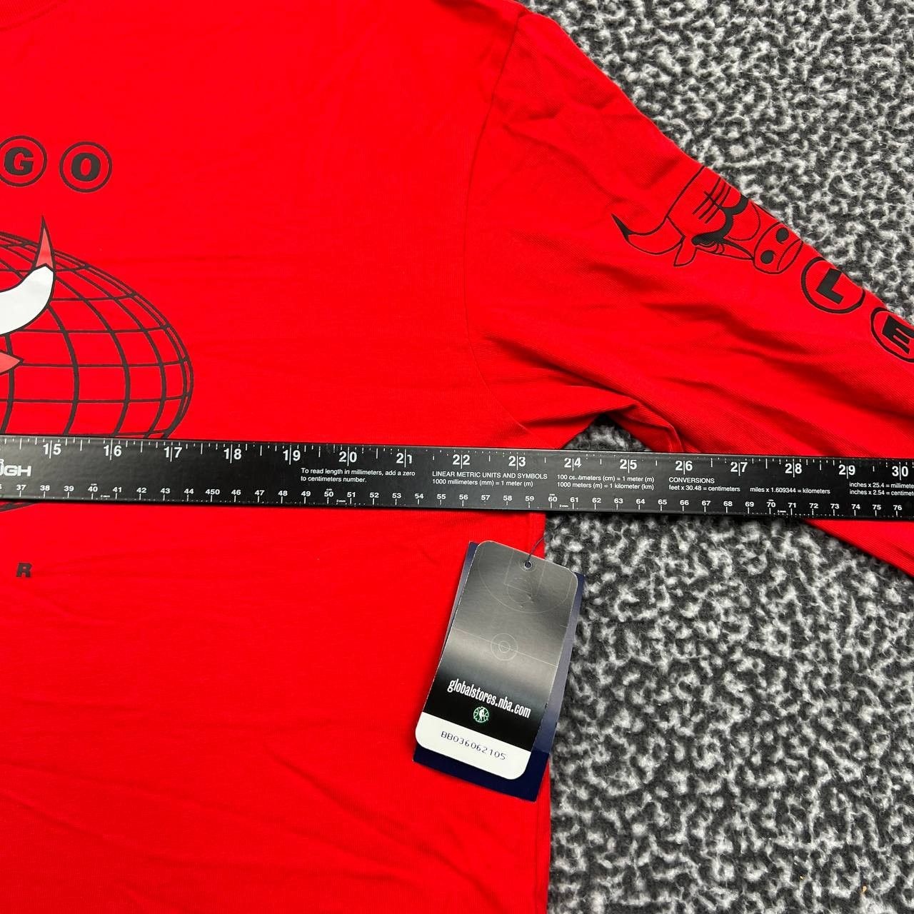 Other Chicago Bulls Shirt Men Large Red Fanatics Long Sleeve New L Size US L / EU 52-54 / 3 - 6 Thumbnail