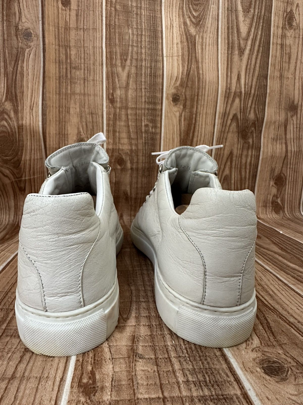 Balenciaga Balenciaga Arena Cracked White Leather Lowtop Sneaks Size US 13 / EU 46 - 13 Thumbnail