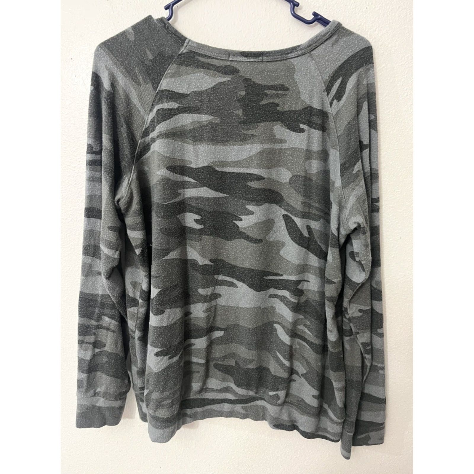 Buffalo David Bitton Buffalo David Bitton Shirt Women’s Camo Gray Long Sleeve Round Neck Pullover Med Button-Up All Seasons Lightweight Size M / US 6-8 / IT 42-44 - 2 Thumbnail