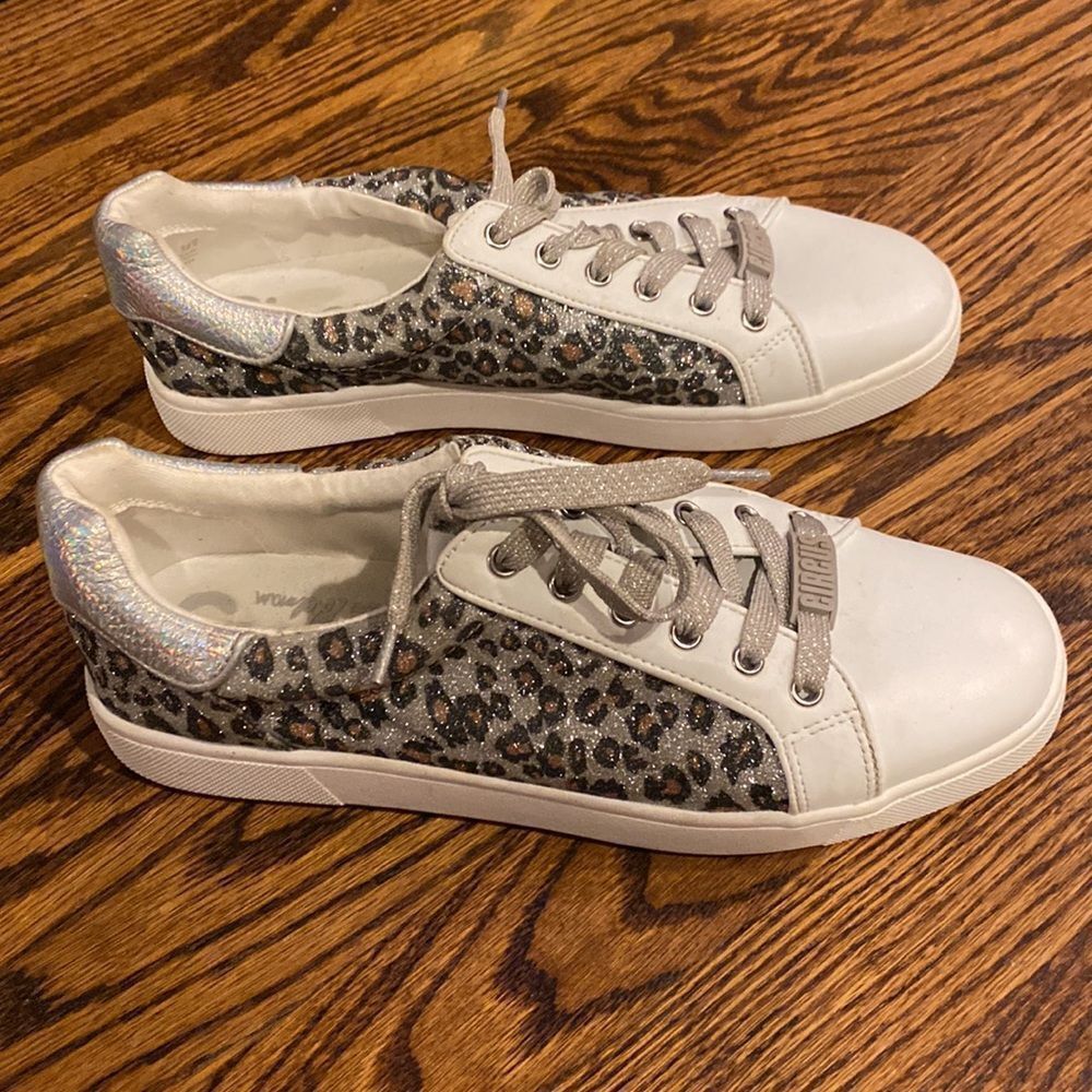 Sam Edelman Circus by Sam Edelman 8.5M white & silver leopard sneakers Size US 8.5 / IT 38.5 - 4 Thumbnail