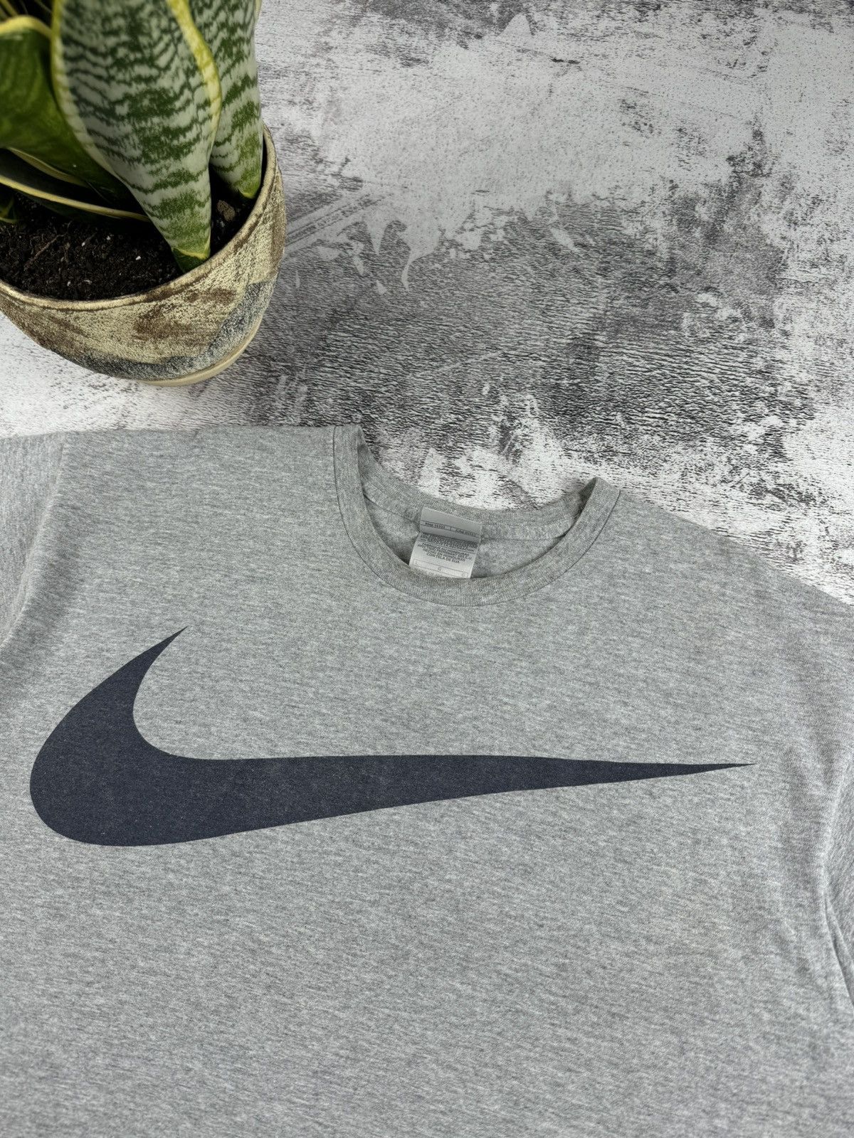 Nike 90S Nike Big Swoosh Grey Basic Sportswear Blank T Shirt Tee Size US L / EU 52-54 / 3 - 7 Thumbnail