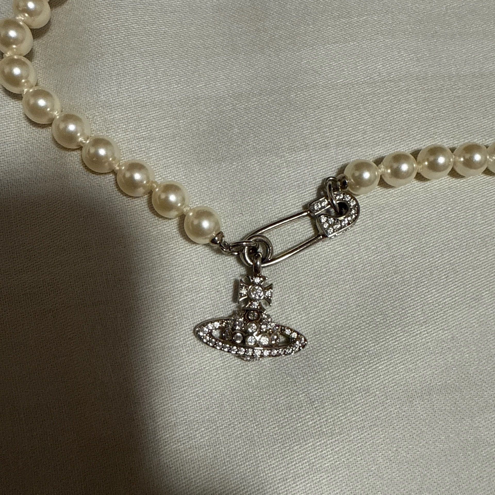 Chanel vintage pearl brooch necklace Size ONE SIZE - 1 Thumbnail