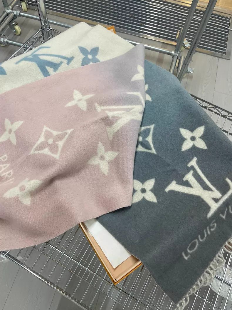 Louis Vuitton Louis Vuitton Pink and blue ombre presbyopic printed cashm Size ONE SIZE - 1 Thumbnail
