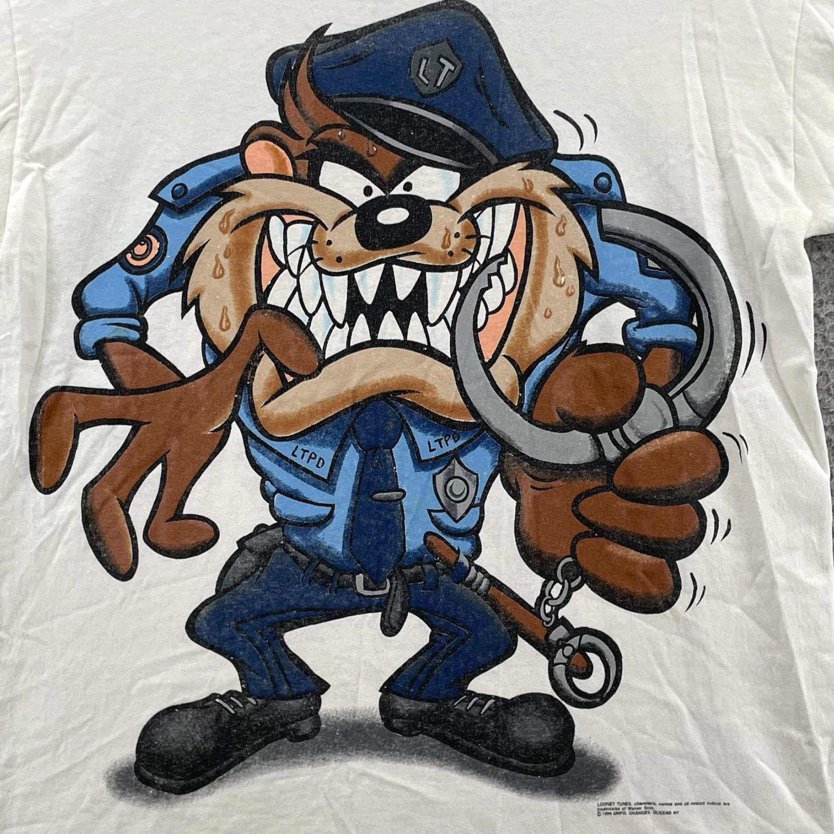 Anvil VINTAGE Looney Tunes T-Shirt Mens Medium Taz Policeman White 1994 90s Graphic Print Single Stitch USA Shirt Mens Size US M / EU 48-50 / 2 - 3 Thumbnail