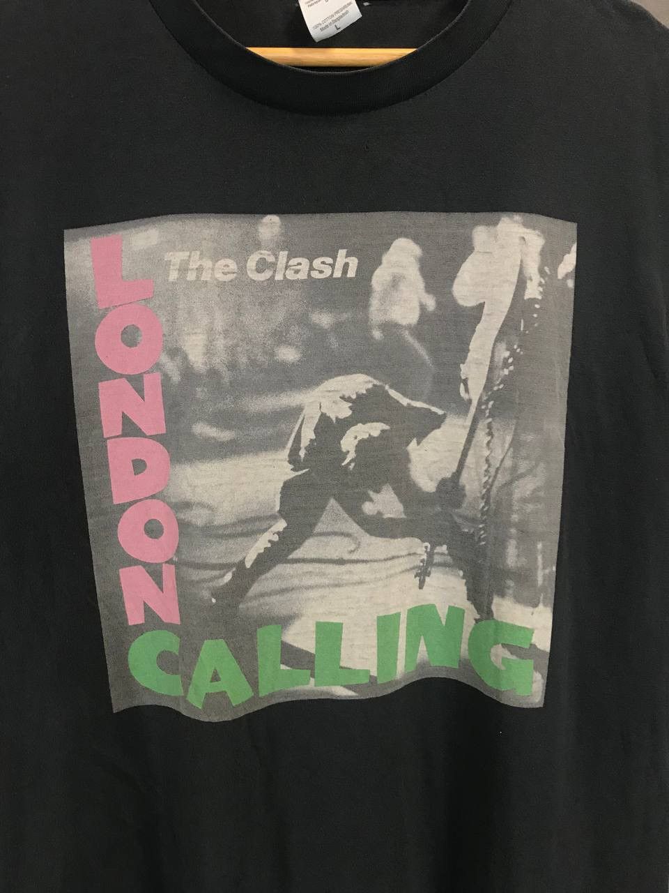 Band Tees The Clash distressed rock band tee Size US L / EU 52-54 / 3 - 3 Thumbnail