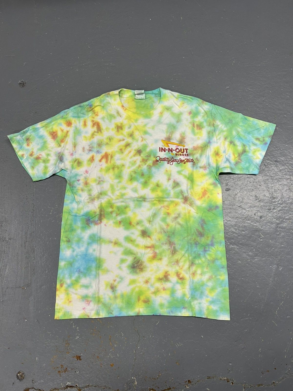 Vintage Crazy Vintage Y2K Essential In n Out Graphic Tee Shirt Size US M / EU 48-50 / 2 - 1 Thumbnail
