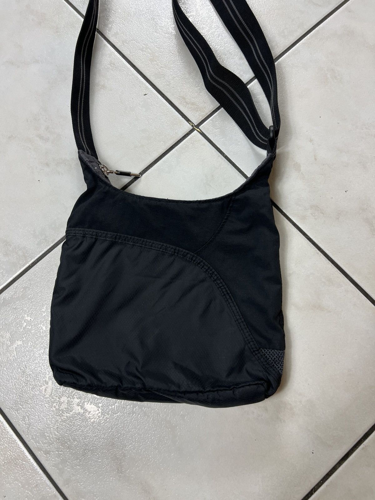 Nike Vintage Nike y2k shoulder bag crossbody drill swoosh logo Size ONE SIZE - 13 Thumbnail