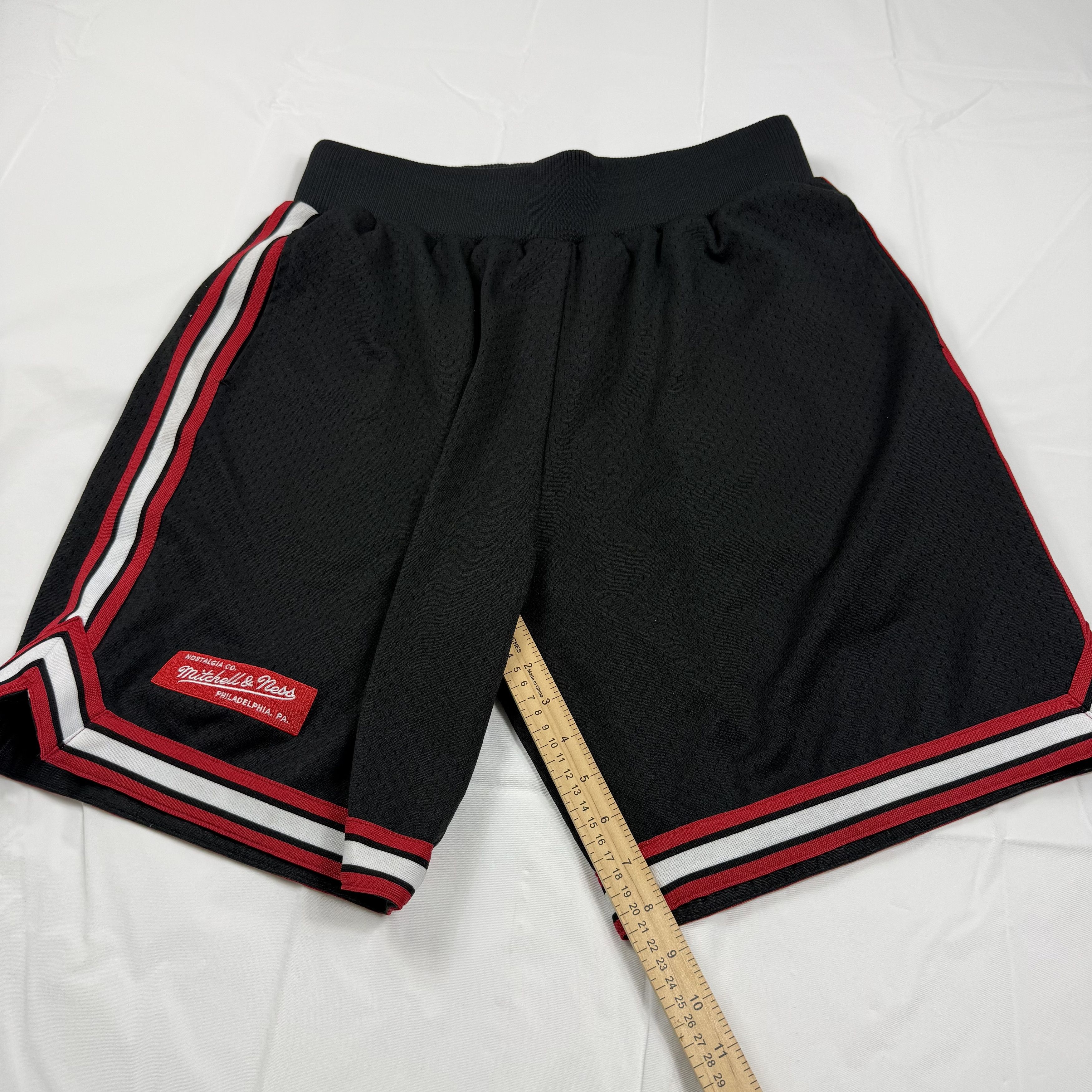 Mitchell & Ness Mitchell & Ness Mens Mesh Basketball Shorts Black Size Large Size US 36 / EU 52 - 9 Thumbnail