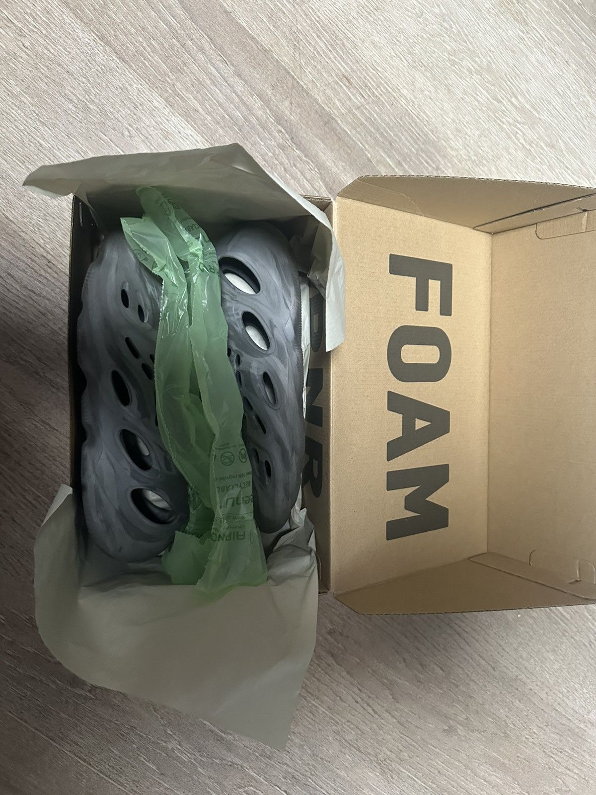 Yeezy Yeezy Foam RNR MX Granite Size US 9 / EU 42 - 14 Thumbnail