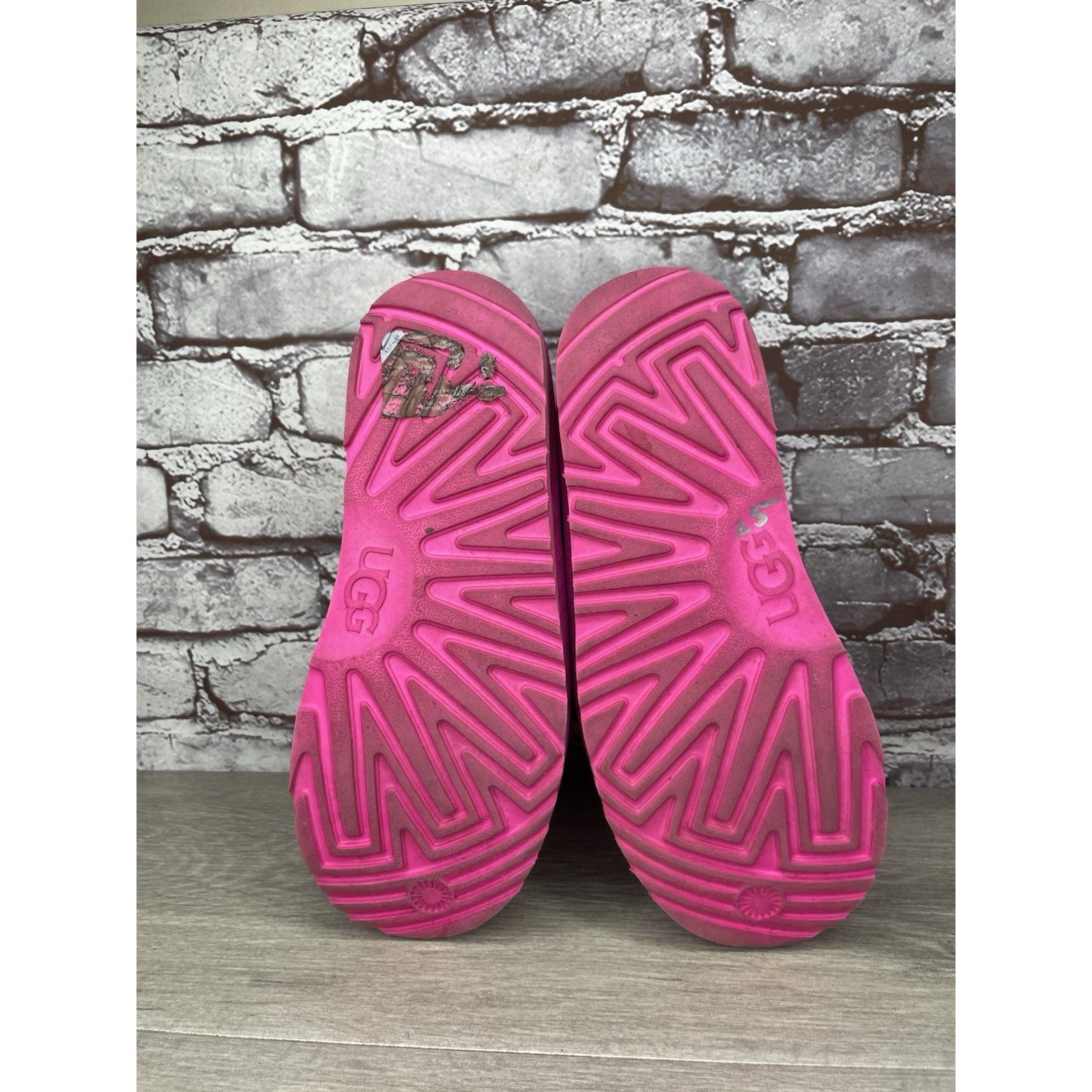 Ugg UGG PINK 🎀 Neumel Graphic Outline Authentic Fur Boots Kids Size US 6 / IT 36 - 8 Thumbnail