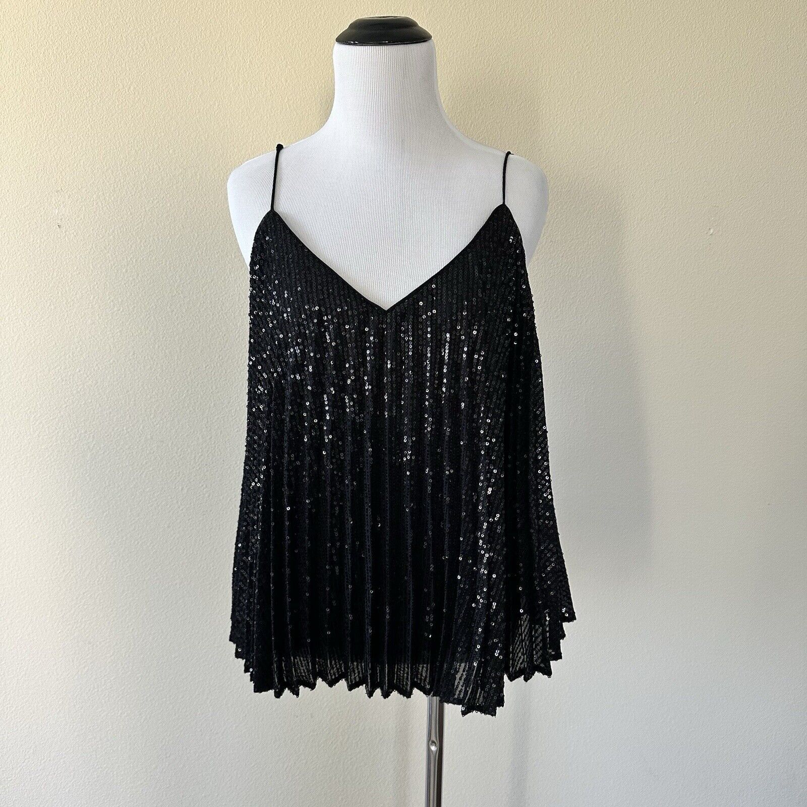Banana Republic Banana Republic Black Pleated Sequin Trapeze Tank Small NWT Size S / US 4 / IT 40 - 2 Thumbnail
