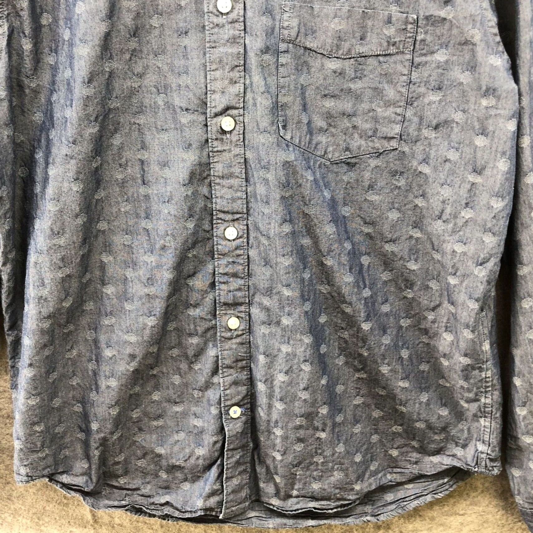 Gap Gap Mens Shirt L Button-Down Jacquard Dot Cotton Blue Long Sleeve Vintage-Inspired? (But we must output only title, no extra text) Size US L / EU 52-54 / 3 - 4 Thumbnail