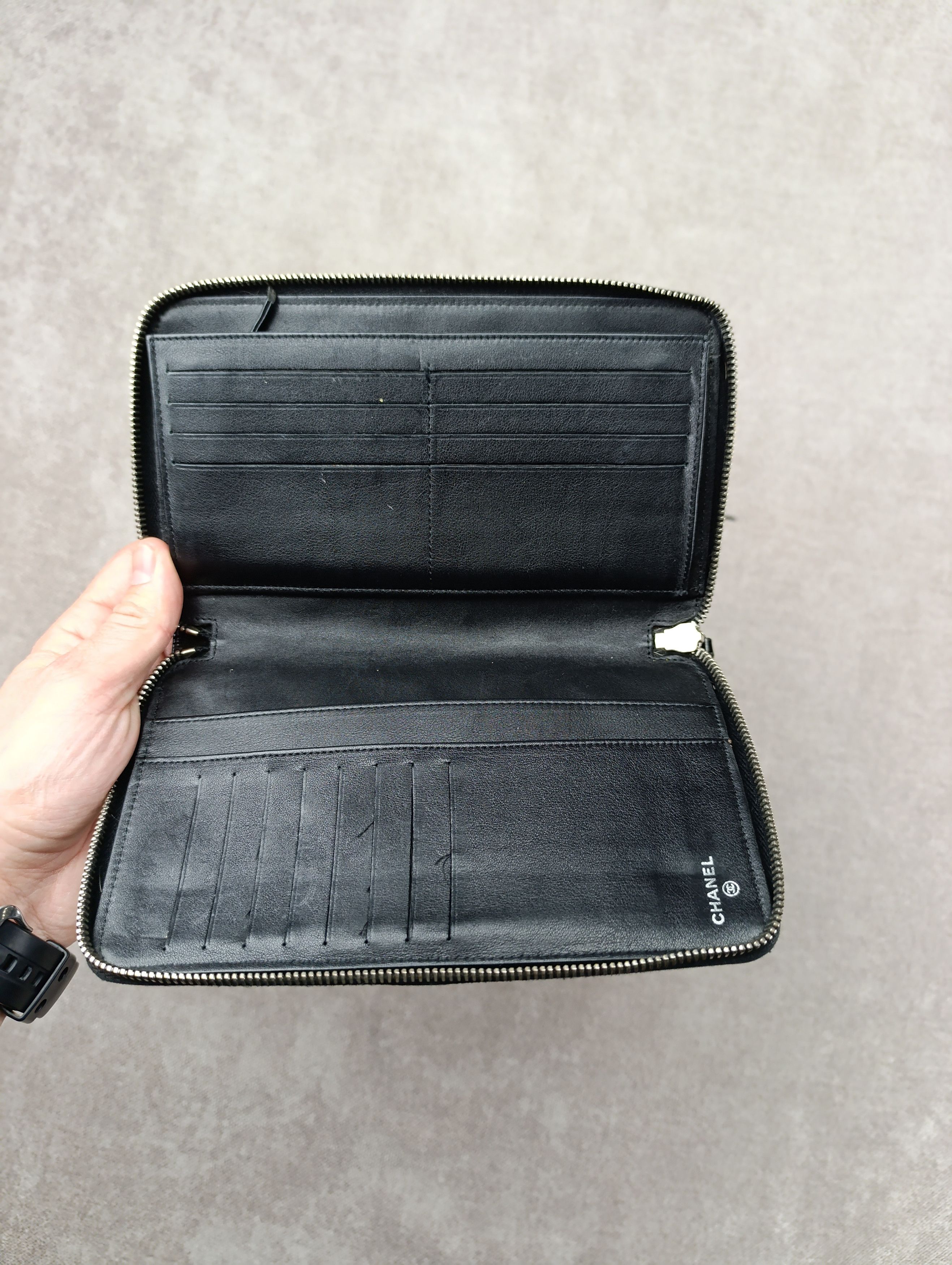 Chanel CHANEL BLACK QUILTED PATENT LEATHER CC ZIP ORGANIZER WALLET Size ONE SIZE - 16 Thumbnail